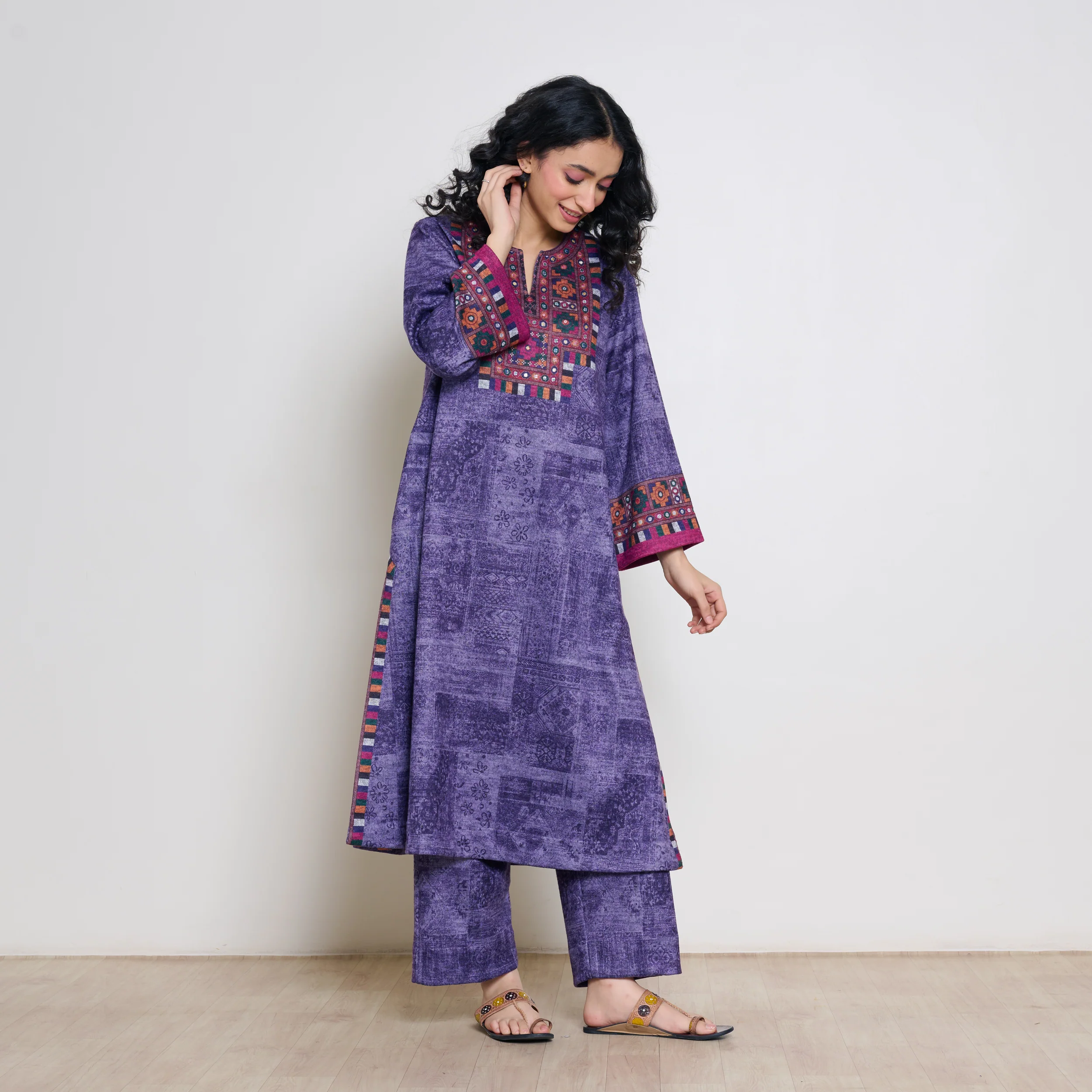 Banjara Woollen Hand Embroidered Kurta Set - Violet - Image 4