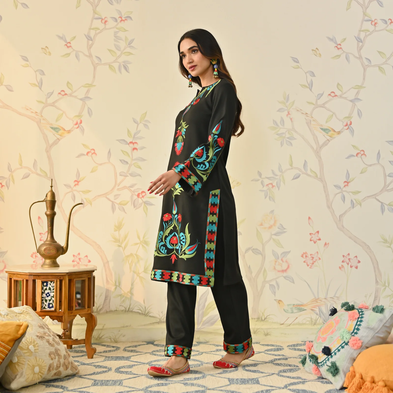 Black Woollen Aari Embroidered Kashmiri Kurta - Image 4