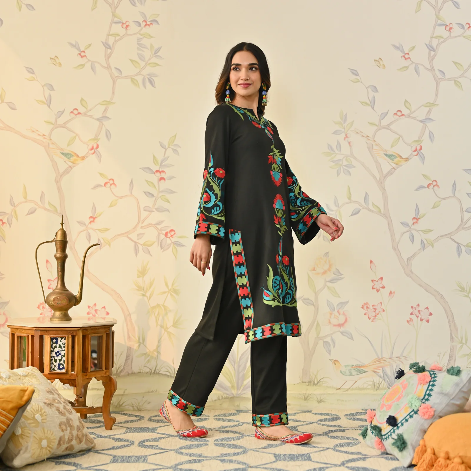 Black Woollen Aari Embroidered Kashmiri Kurta - Image 5