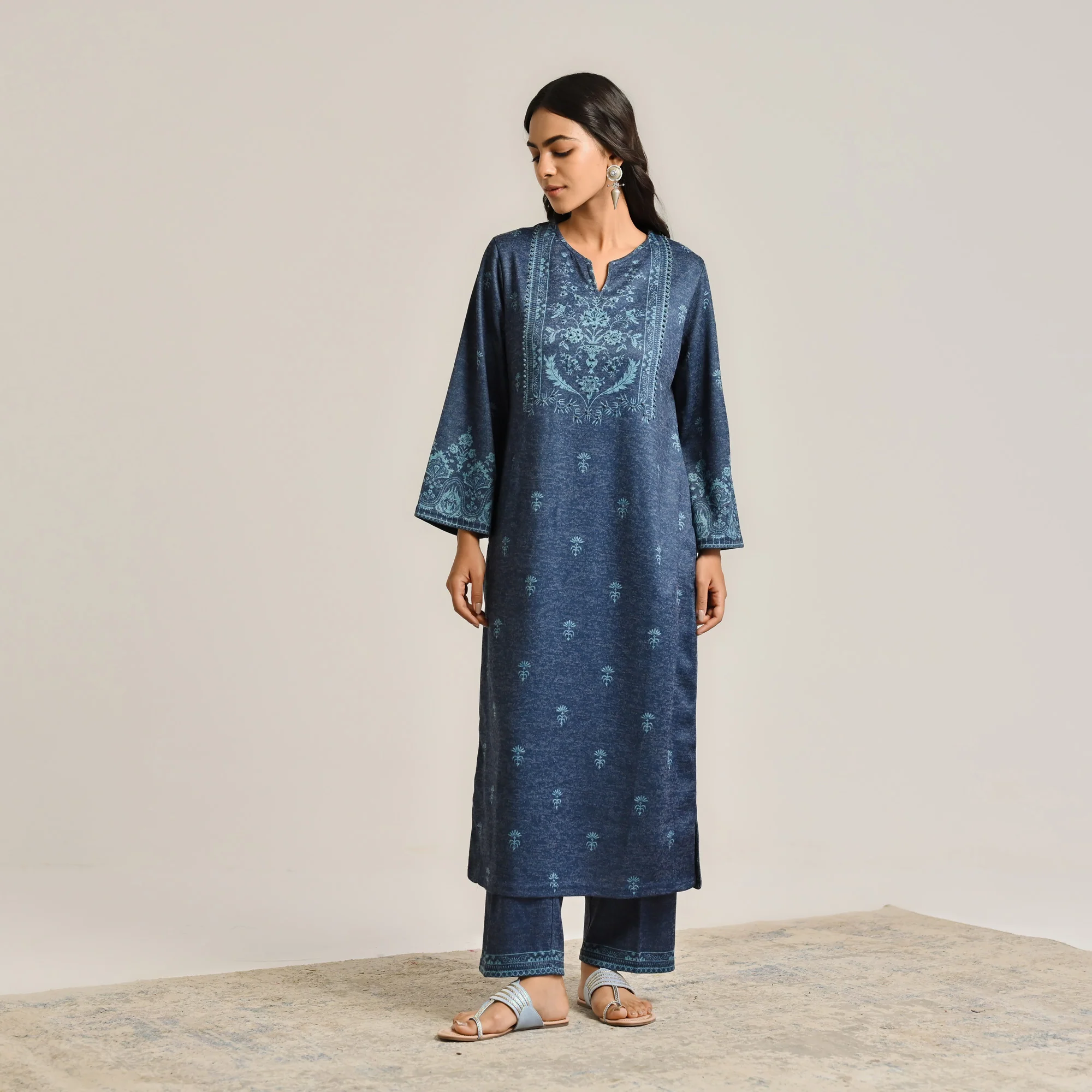 Blue Contemporary Embroidered Woollen Kurta - Image 4