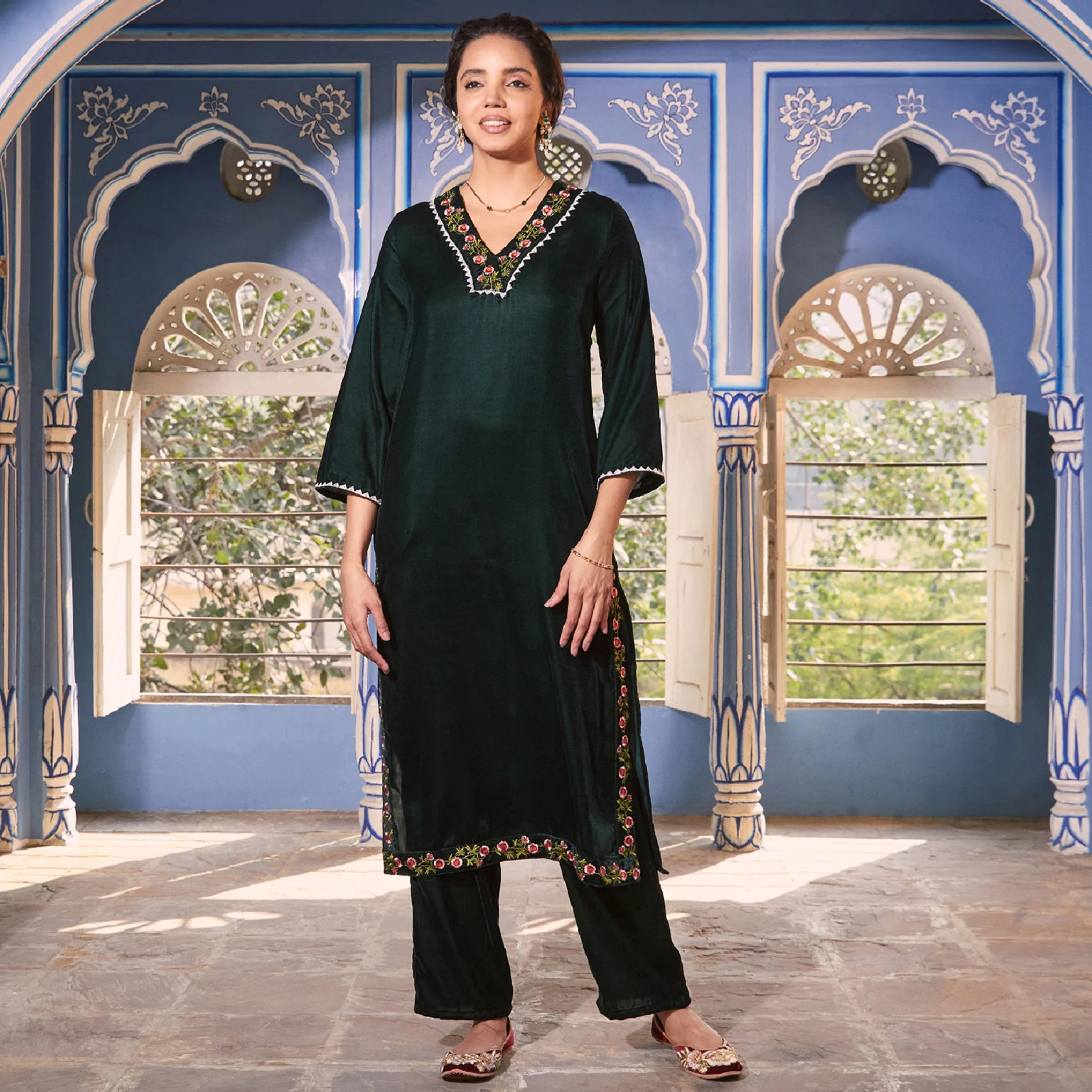 Emerald Green Velvet Floral V Neck Embroidered Kurta - Image 3