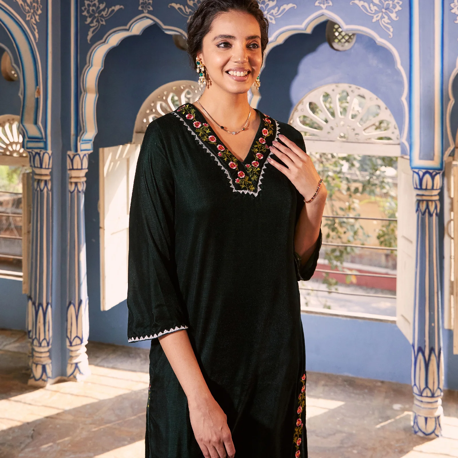Emerald Green Velvet Floral V Neck Embroidered Kurta - Image 4