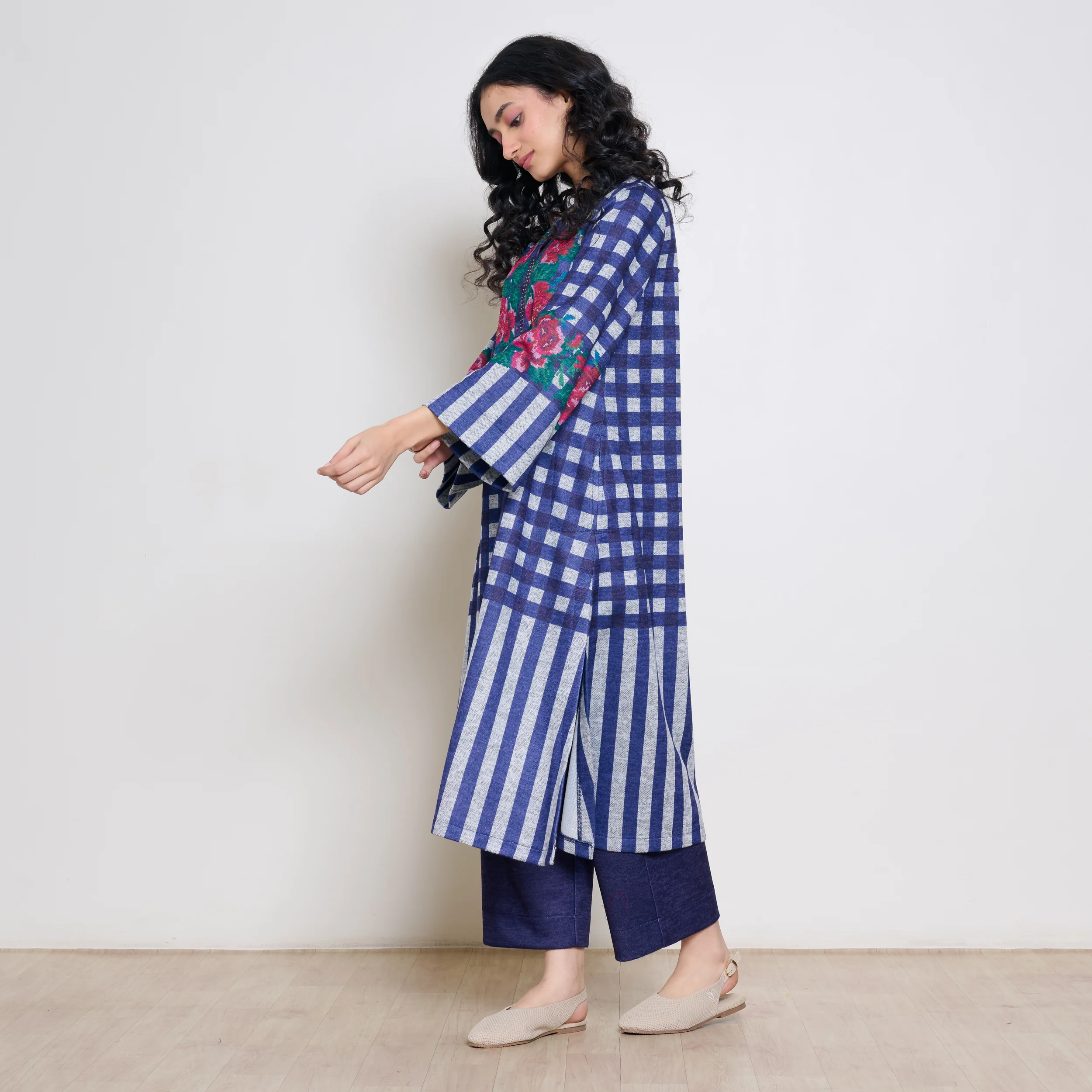 Evermore Woollen Hand Embroidered Kurta Set - Violet - Image 6