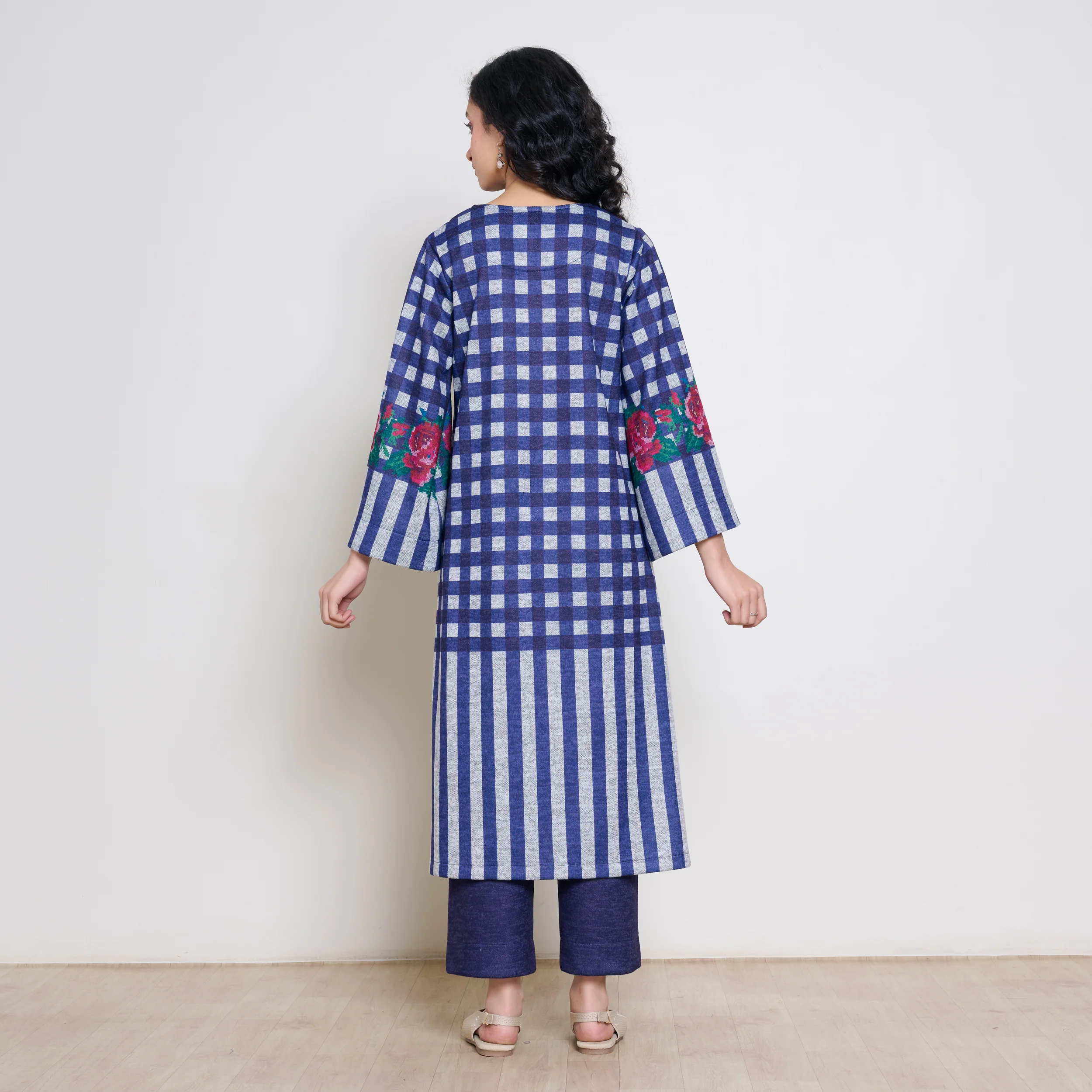 Evermore Woollen Hand Embroidered Kurta Set - Violet - Image 7