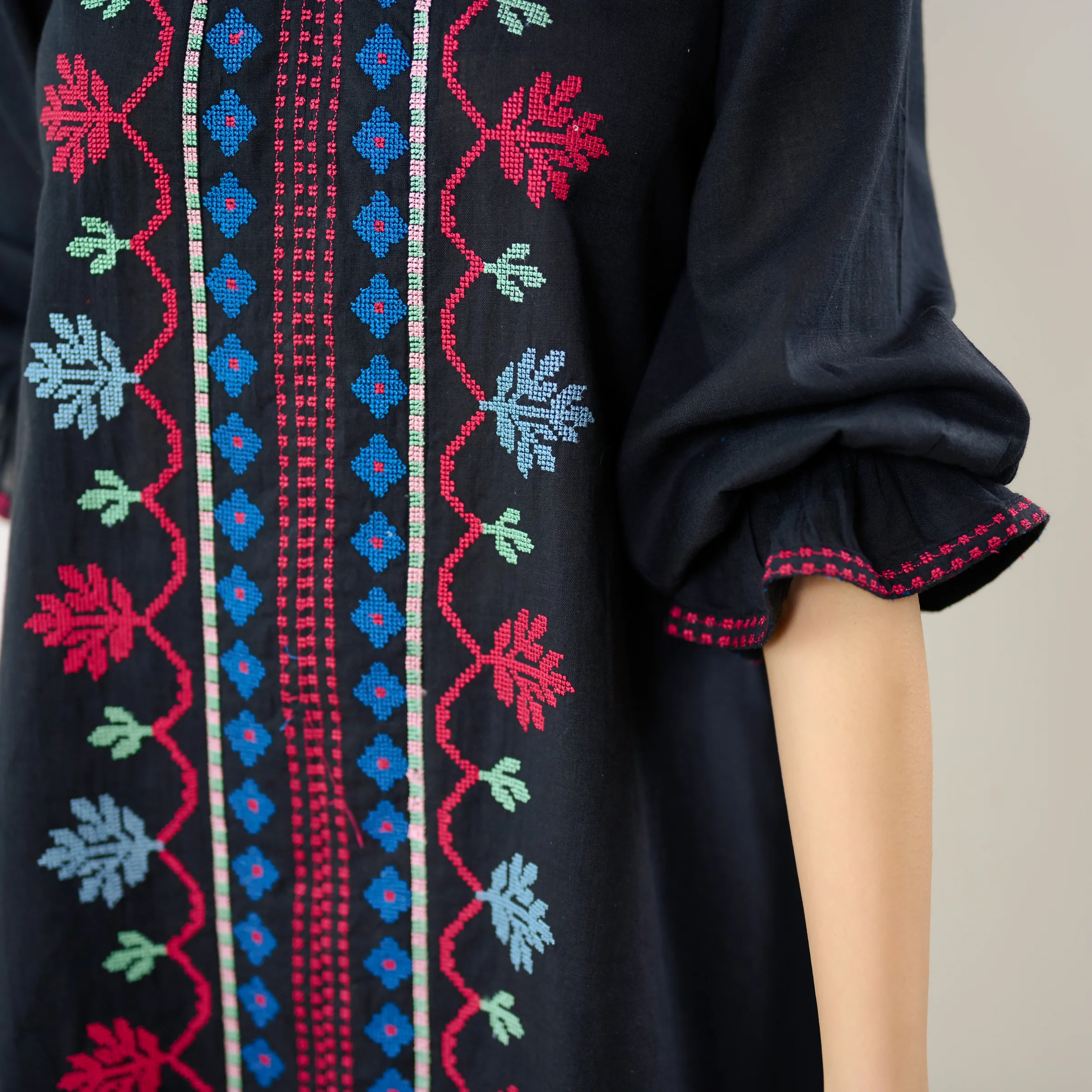 Flounce Sleeved Embroidered Slub Cotton Co-ord Set - Black - Image 4