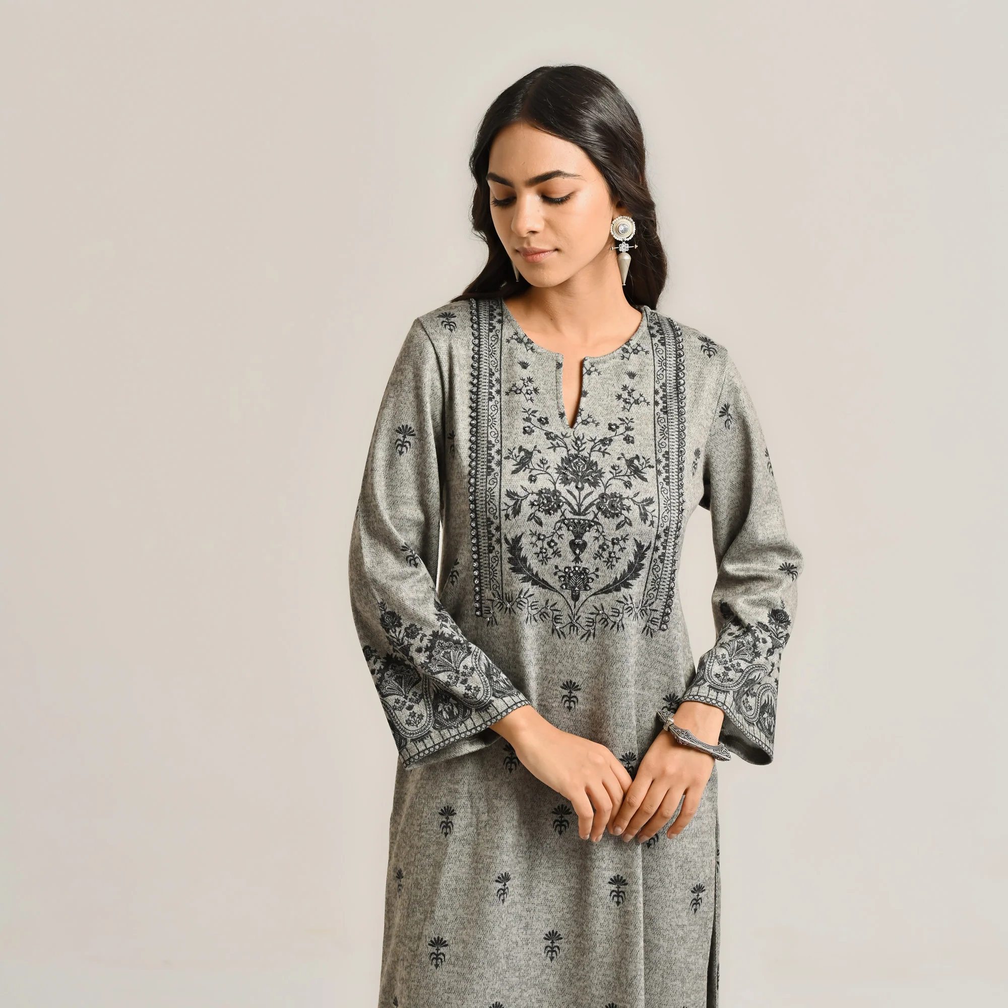 Grey Contemporary Embroidered Woollen Kurta - Image 2
