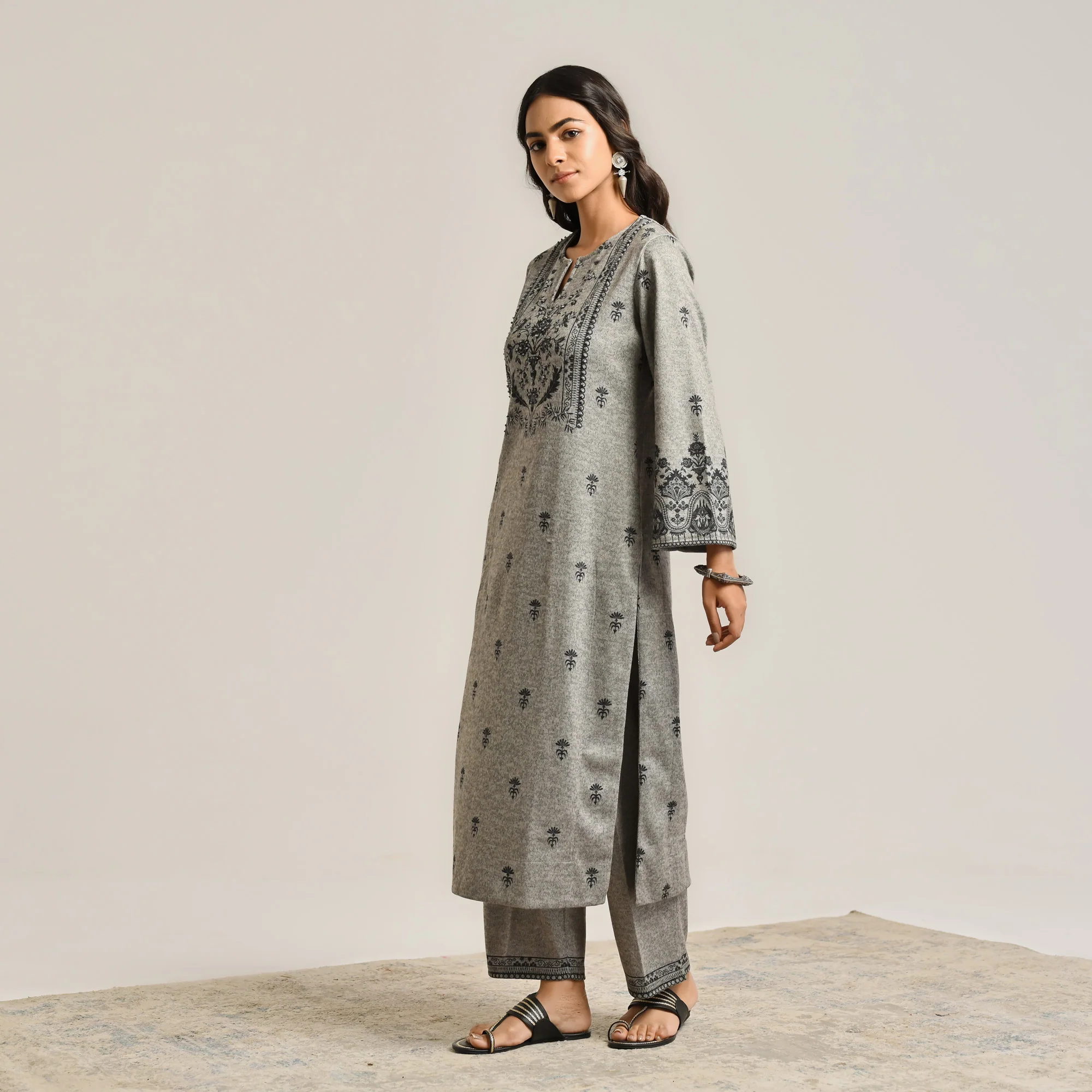 Grey Contemporary Embroidered Woollen Kurta - Image 4