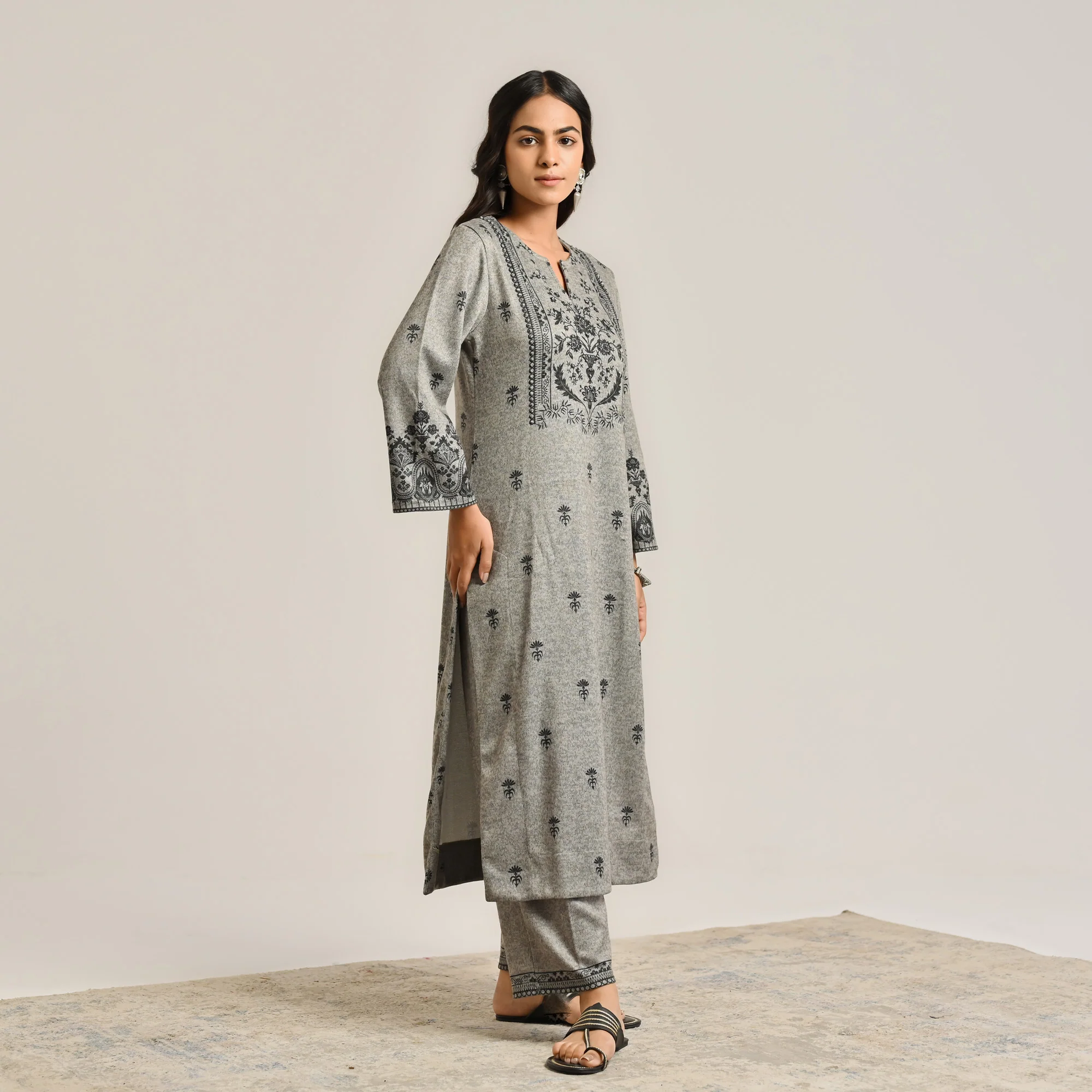 Grey Contemporary Embroidered Woollen Kurta - Image 5