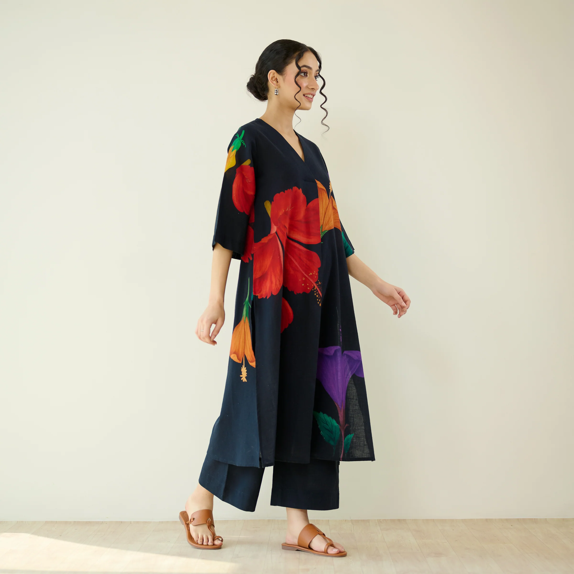 Hibiscus Slub Cotton Kurta Set - Black - Image 4