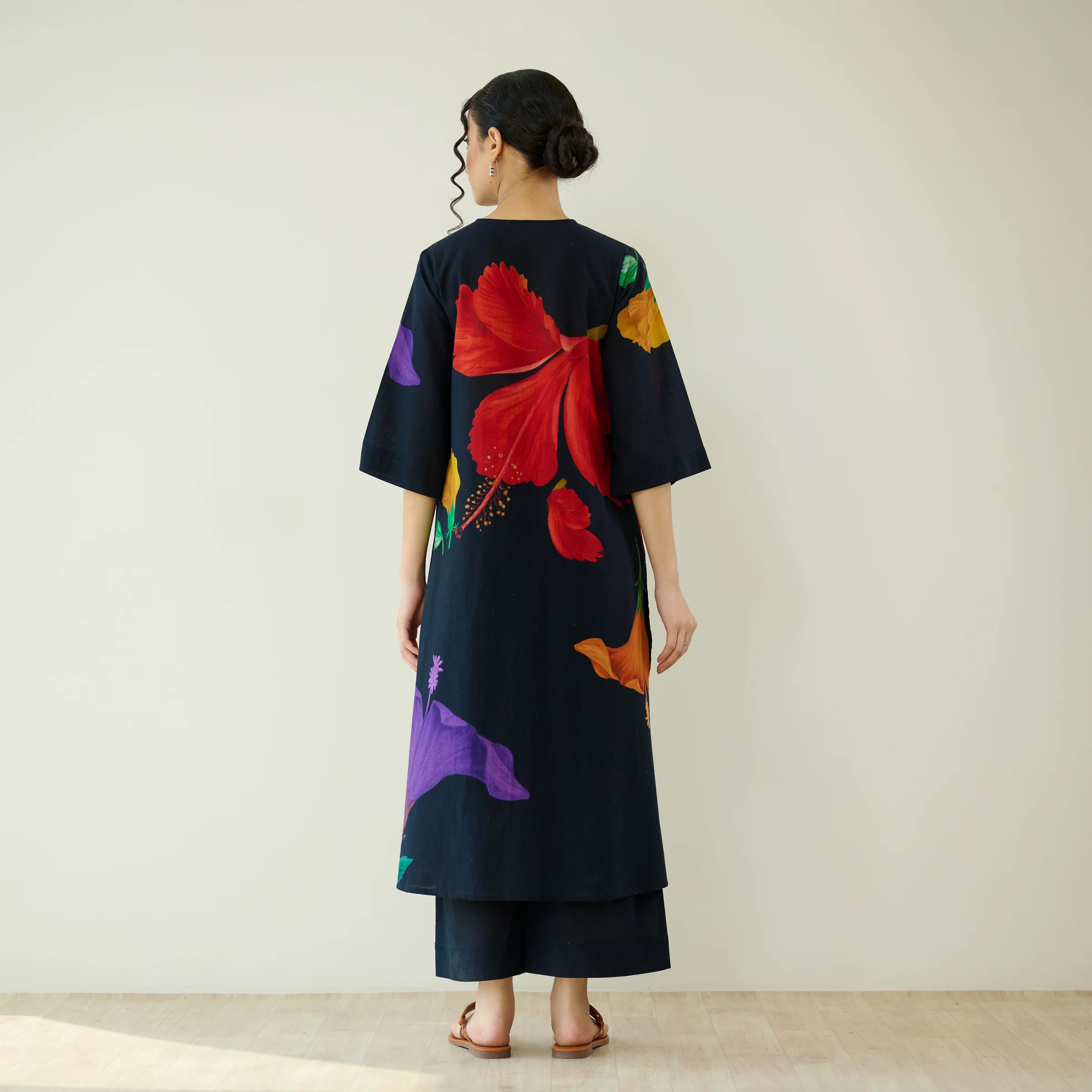Hibiscus Slub Cotton Kurta Set - Black - Image 6