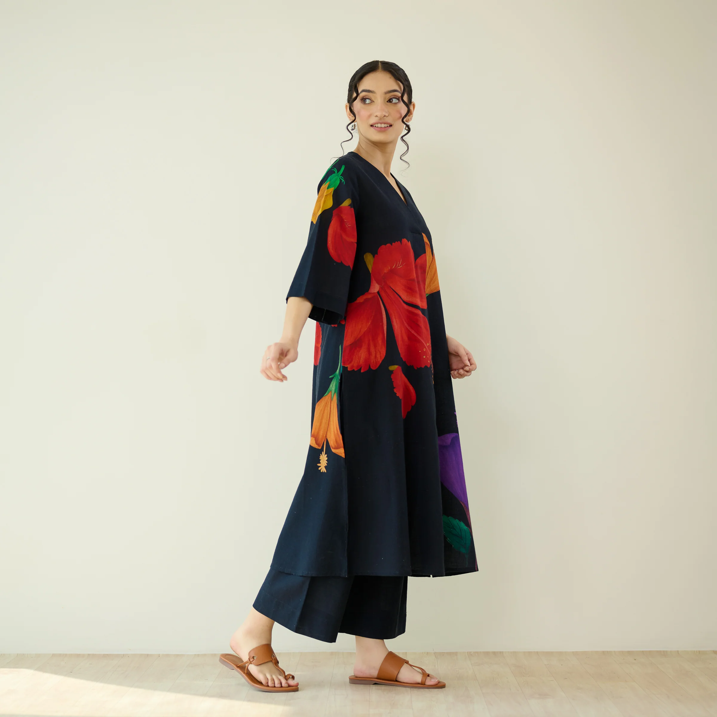 Hibiscus Slub Cotton Kurta Set - Black - Image 7