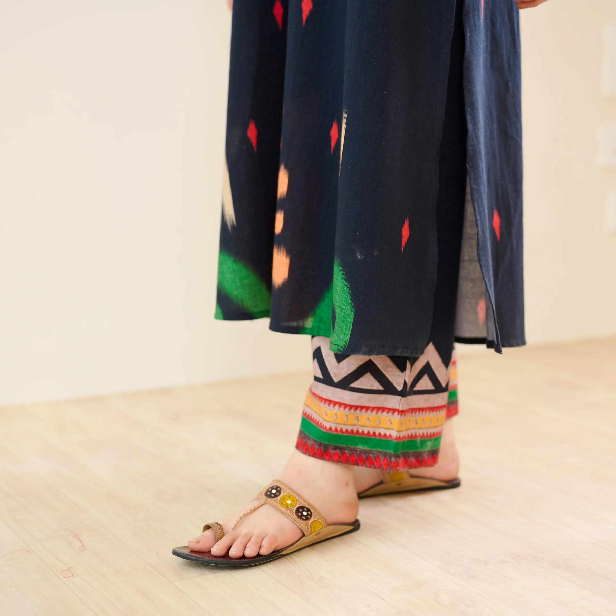 Loomlight Slub Cotton Ikat Inspired Kurta Set - Black - Image 6