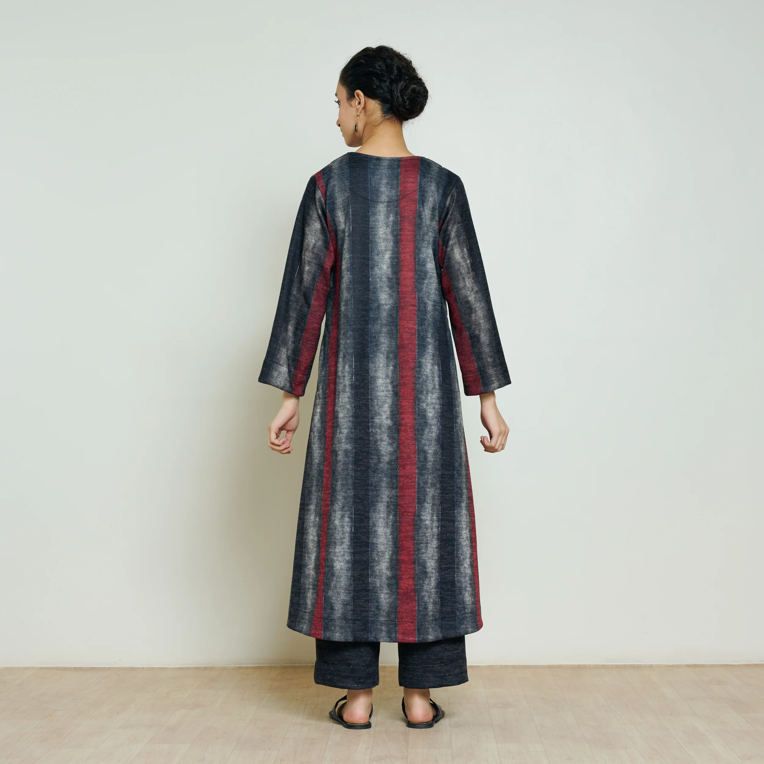 Lumora Hand Embroidered Woollen Kurta - Charcoal - Image 6
