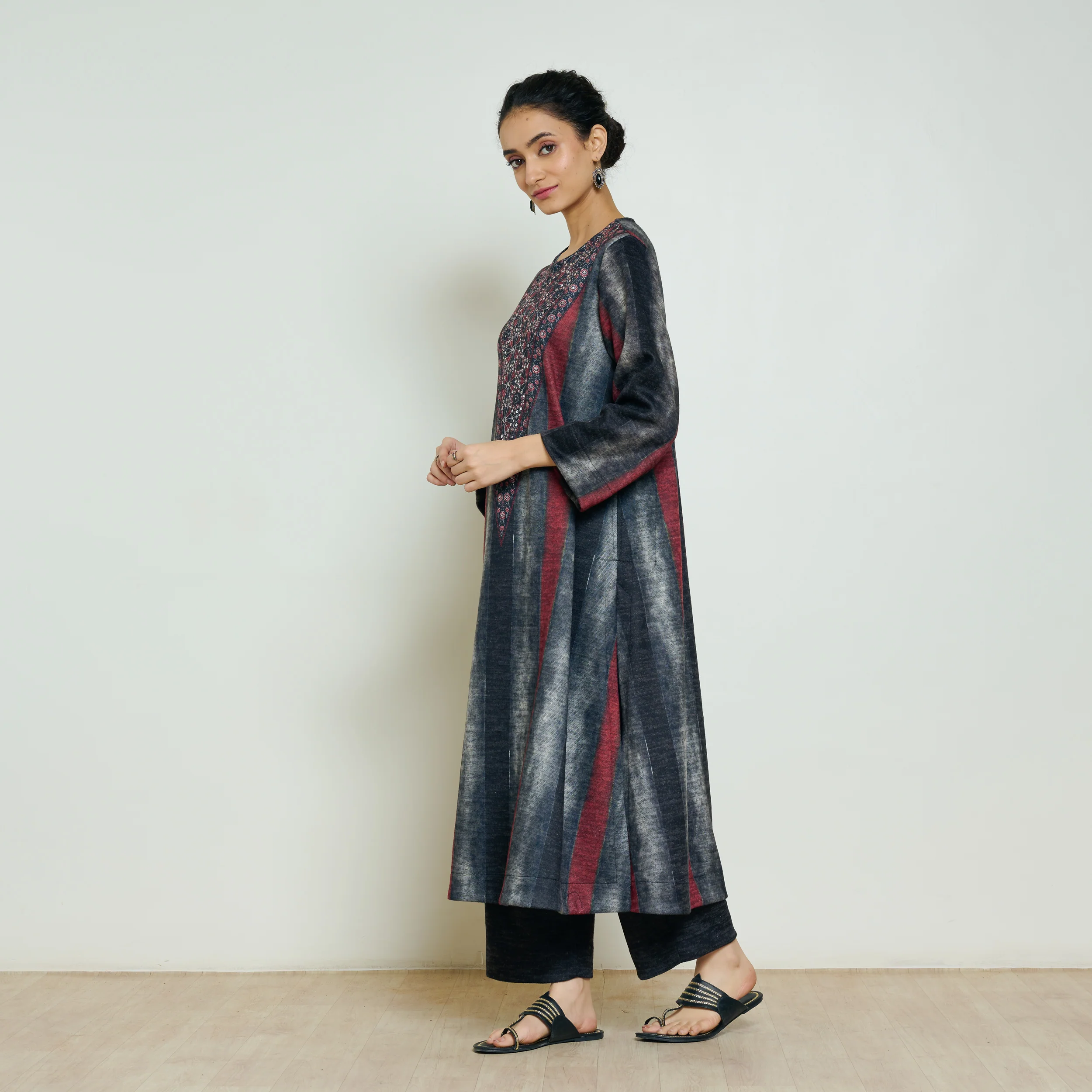 Lumora Hand Embroidered Woollen Kurta - Charcoal - Image 7