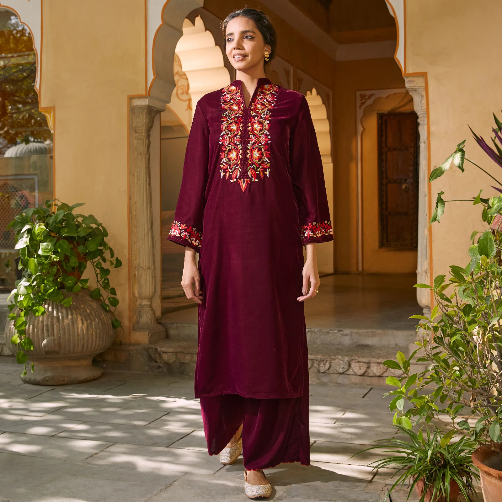Magenta Velvet Floral Embroidered Kurta - Image 4