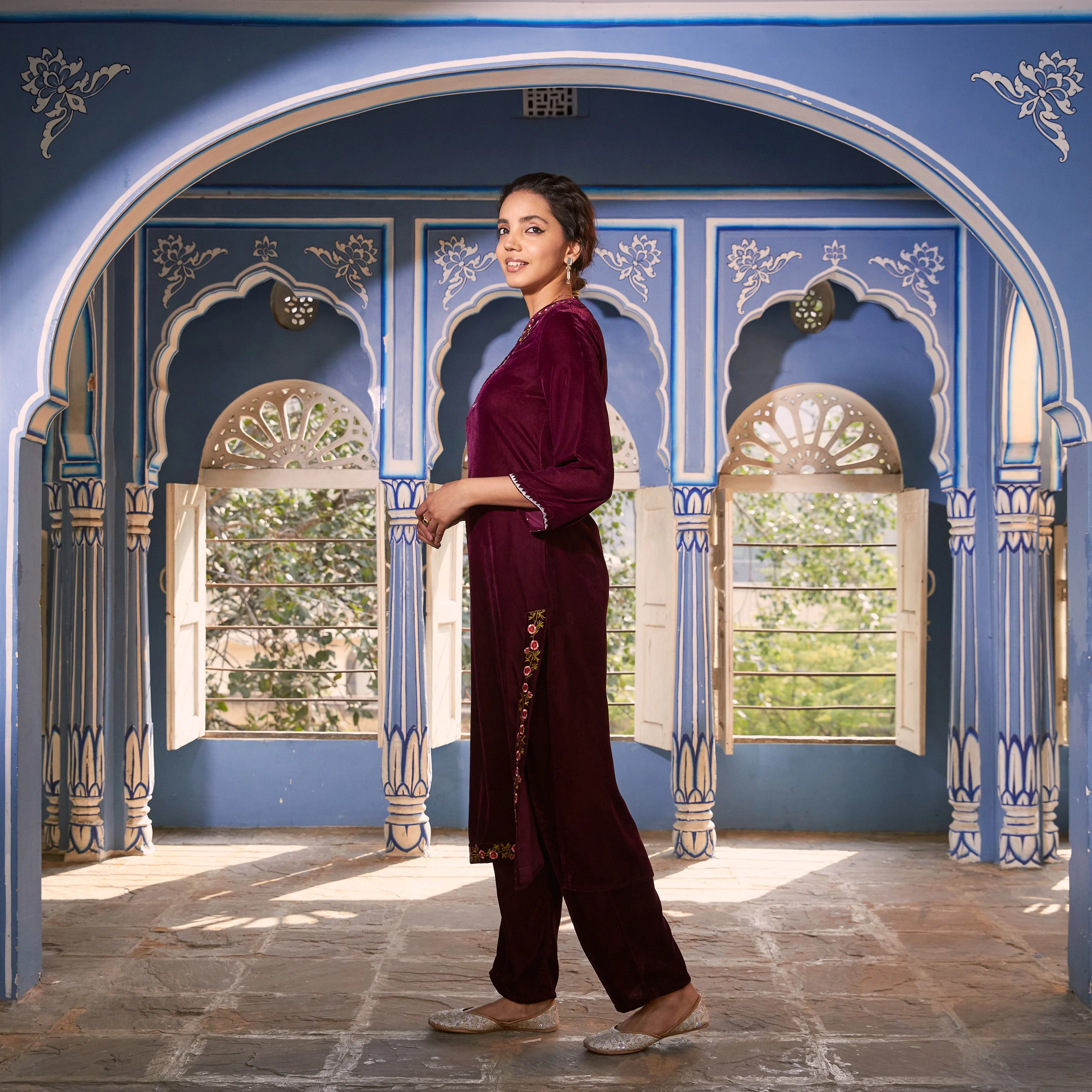 Magenta Velvet Floral V Neck Embroidered Kurta - Image 4