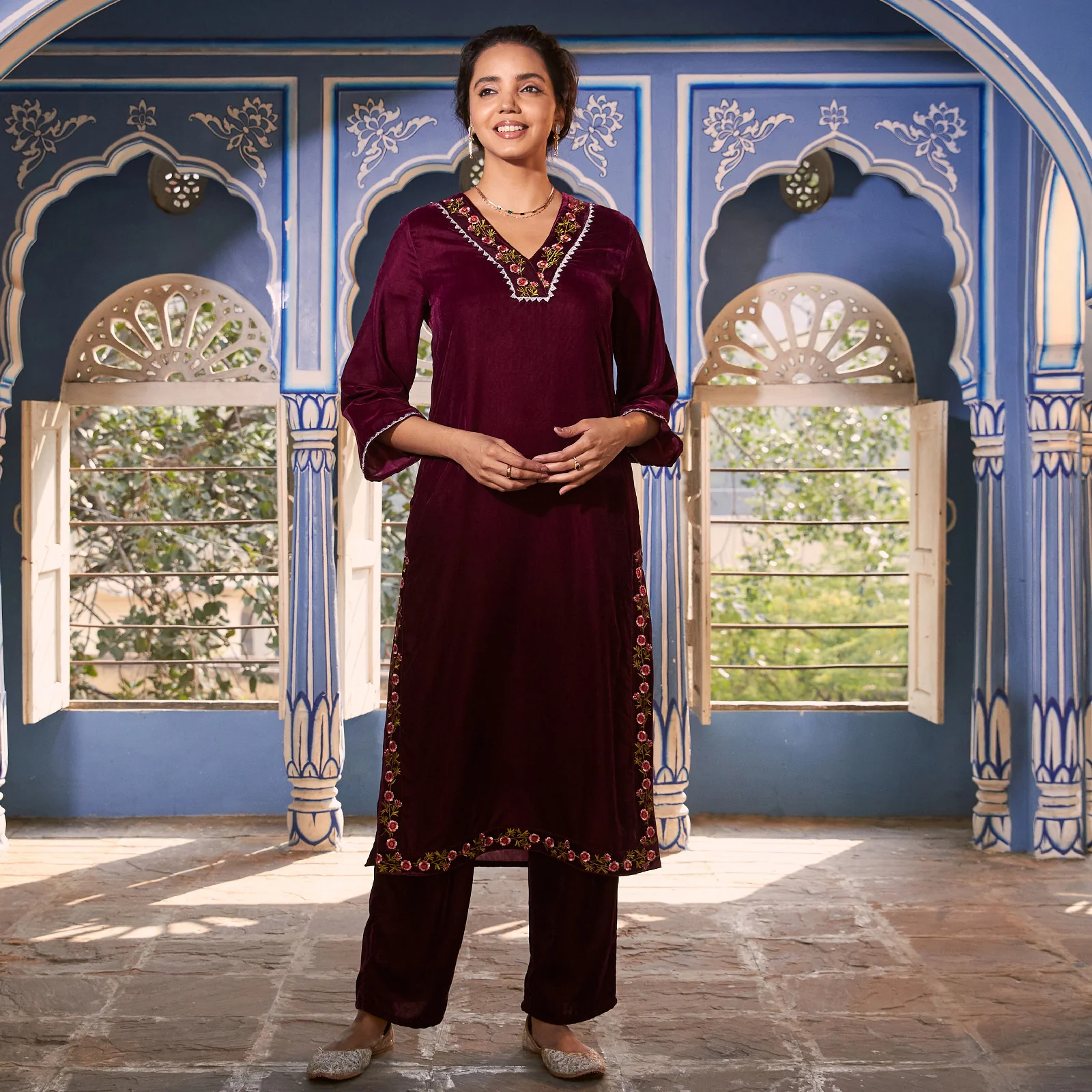 Magenta Velvet Floral V Neck Embroidered Kurta - Image 5
