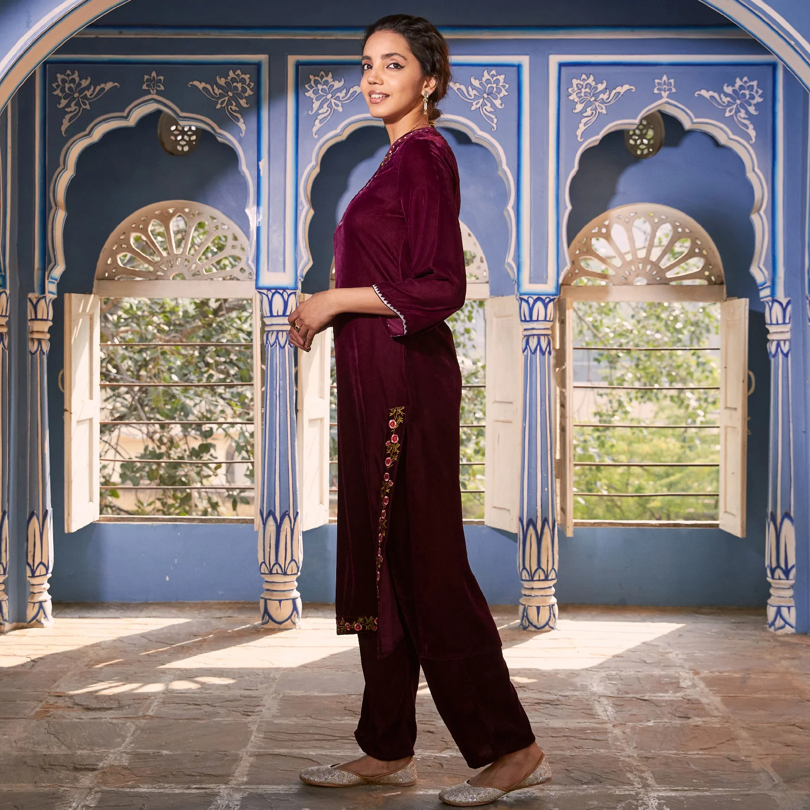 Magenta Velvet Floral V Neck Embroidered Kurta - Image 8