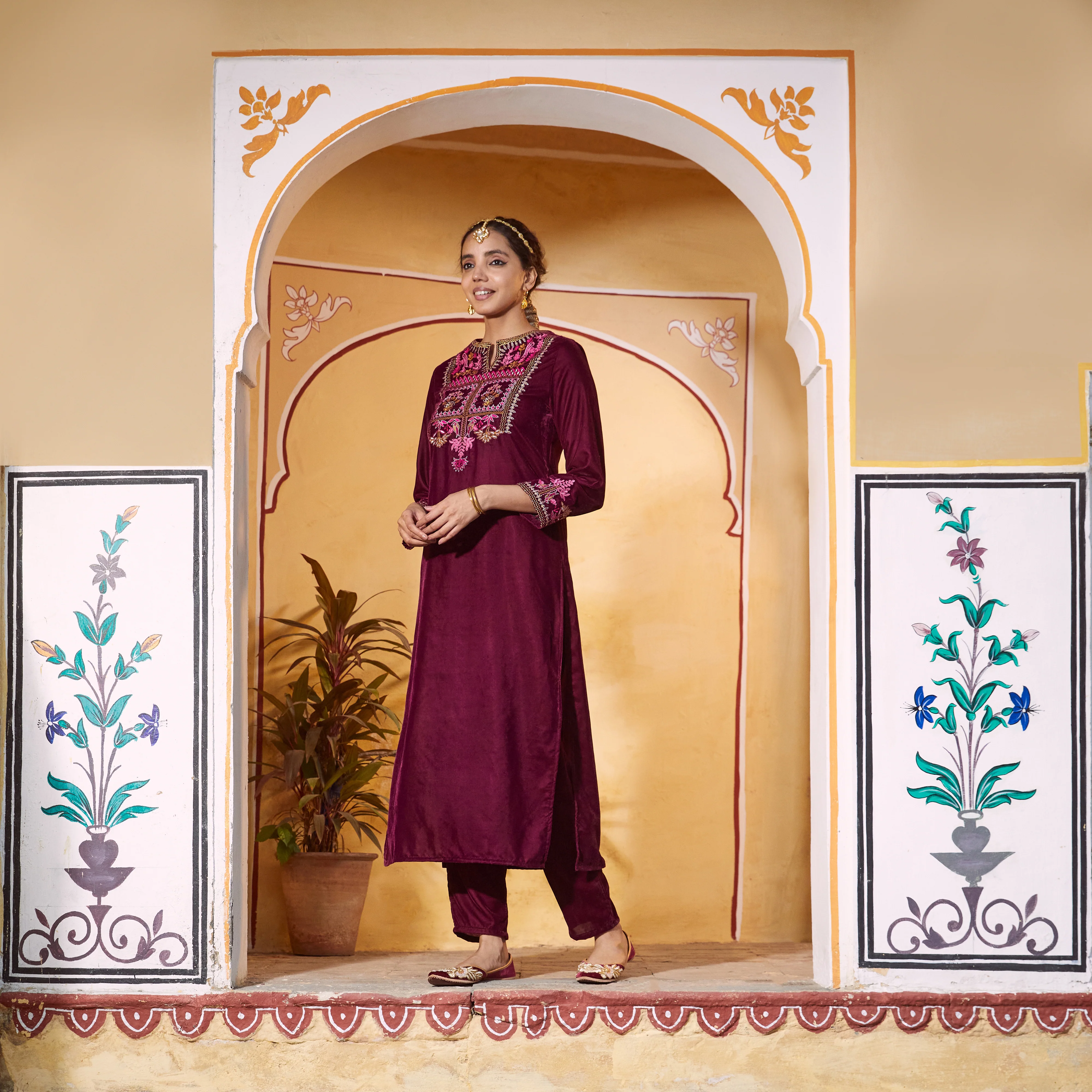 Magenta Velvet High Slit Zari Embroidered Kurta - Image 3