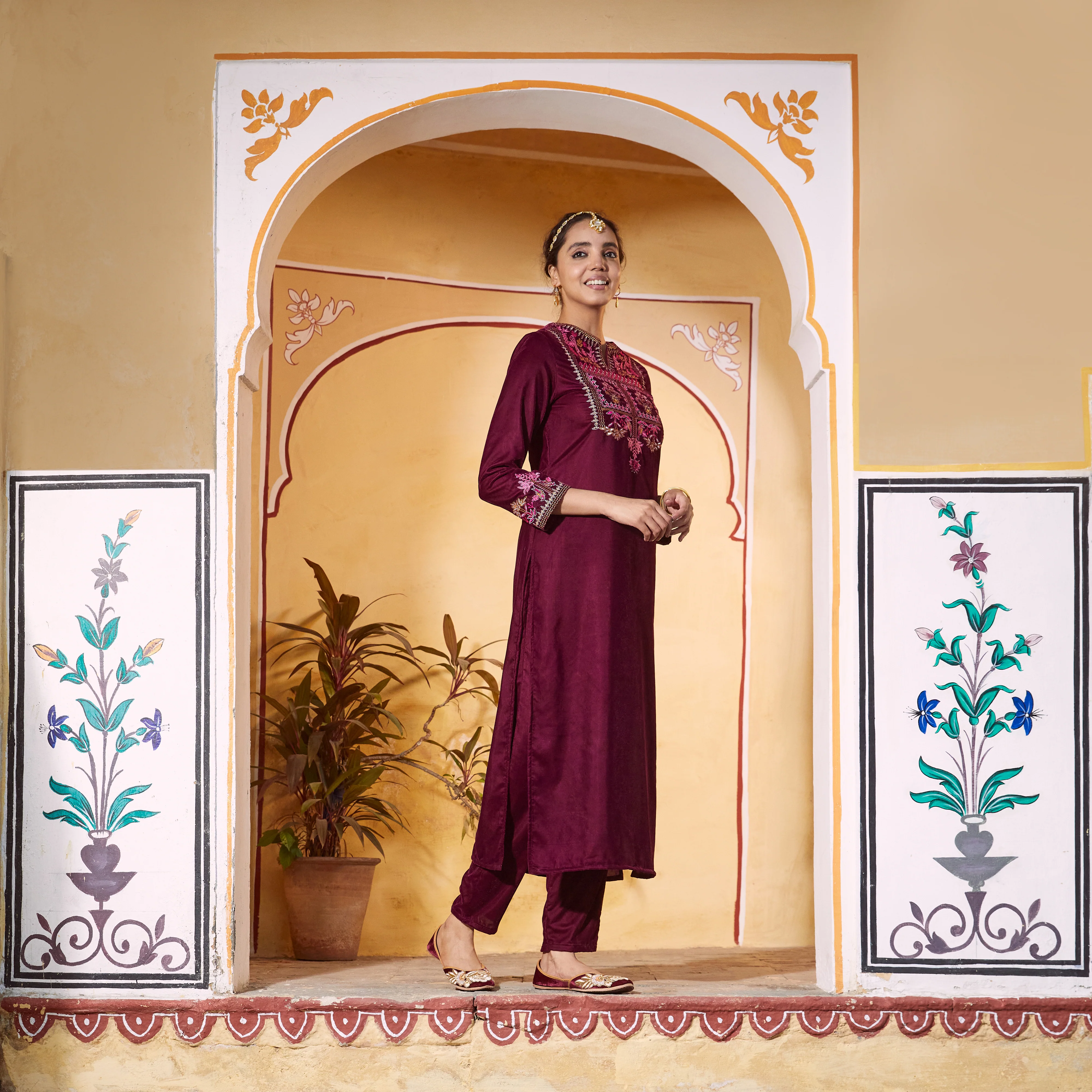 Magenta Velvet High Slit Zari Embroidered Kurta - Image 4