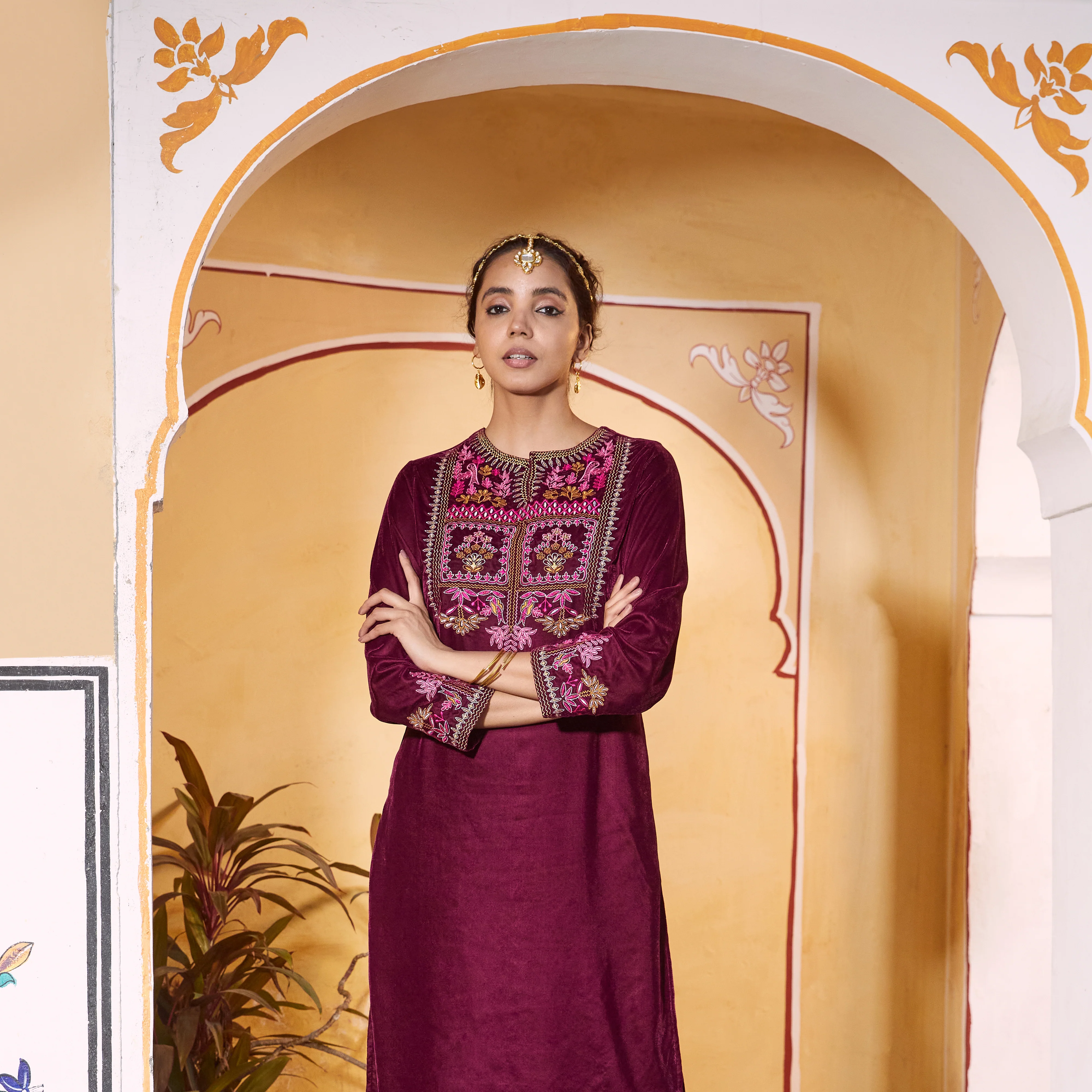 Magenta Velvet High Slit Zari Embroidered Kurta - Image 5