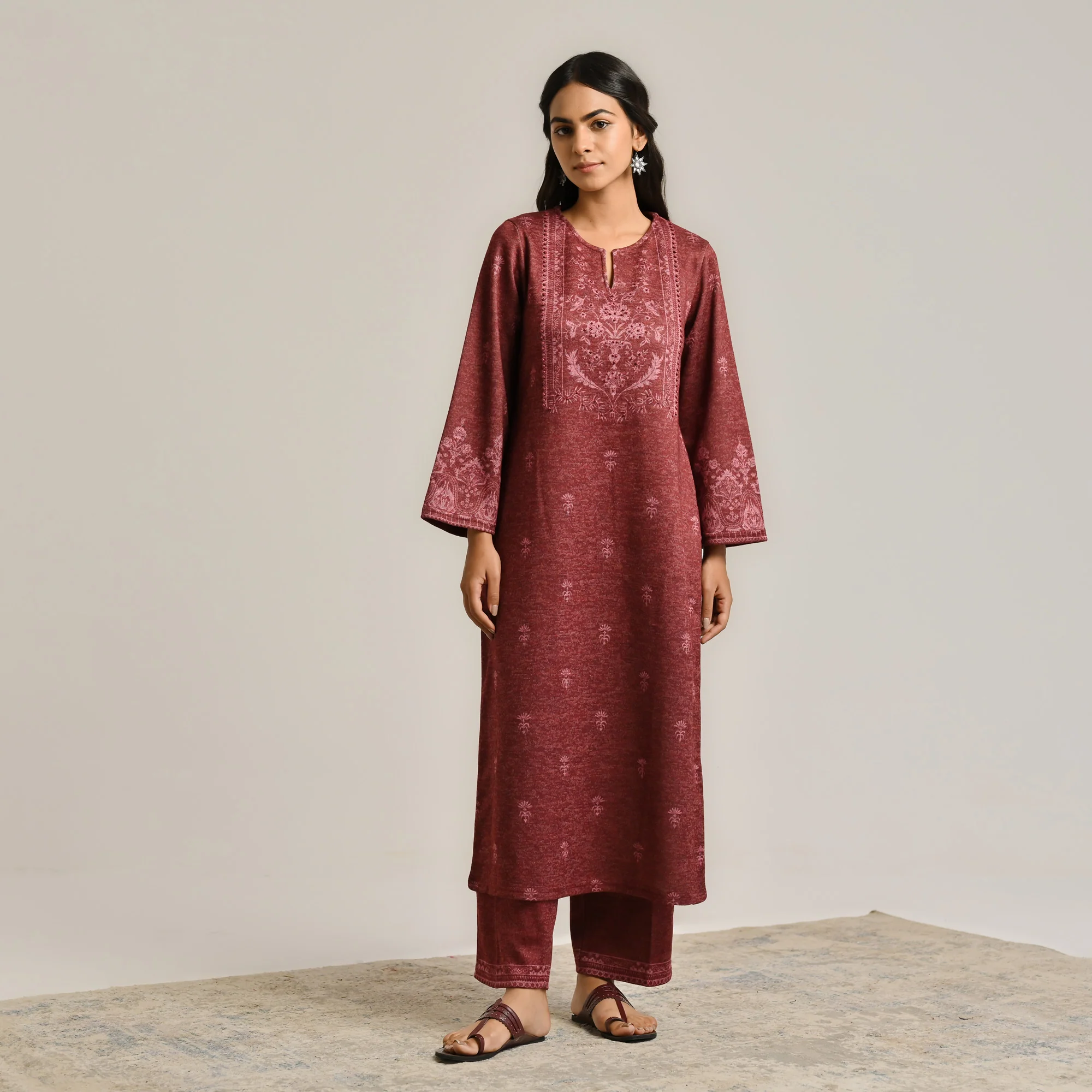 Maroon Contemporary Embroidered Woollen Kurta - Image 3