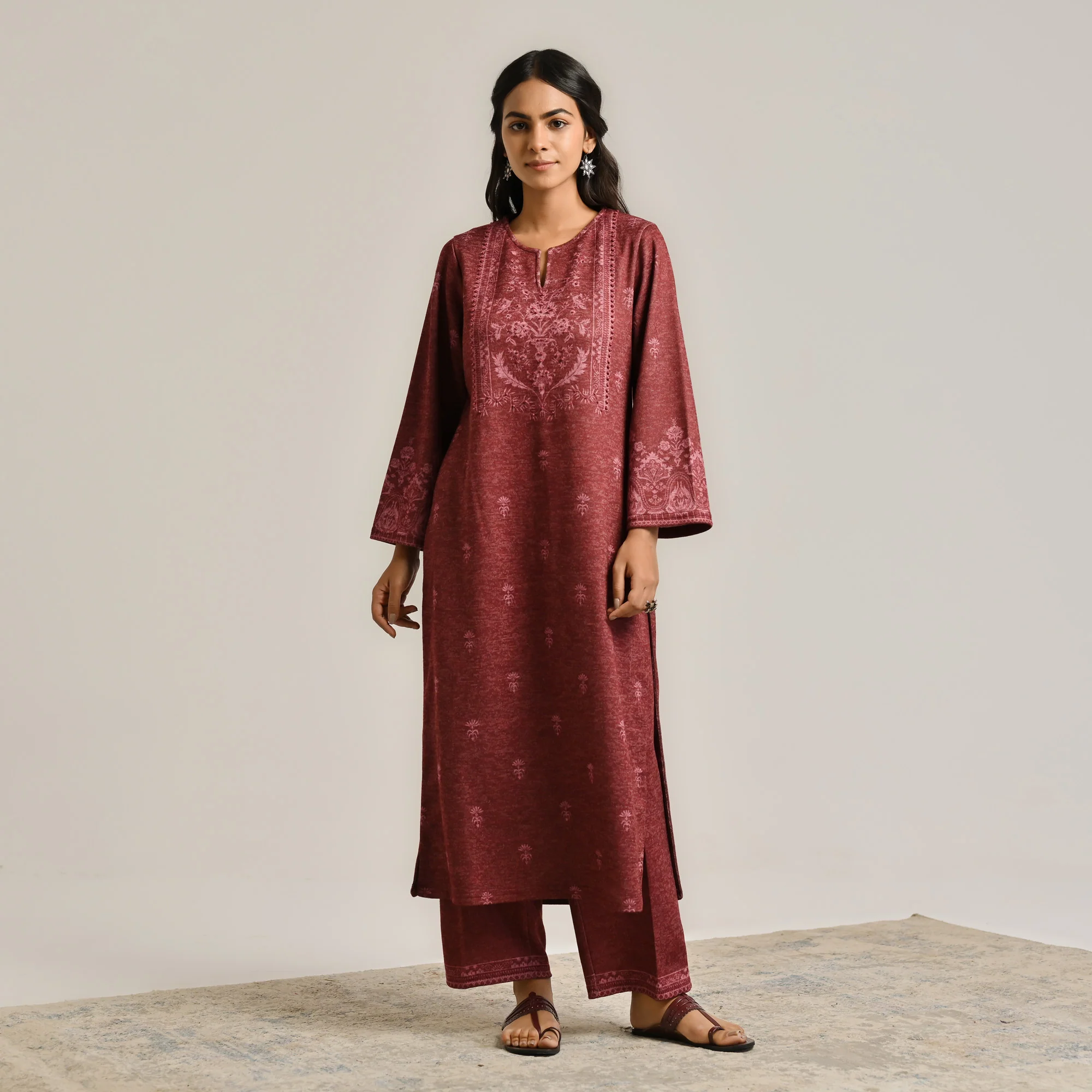 Maroon Contemporary Embroidered Woollen Kurta - Image 4