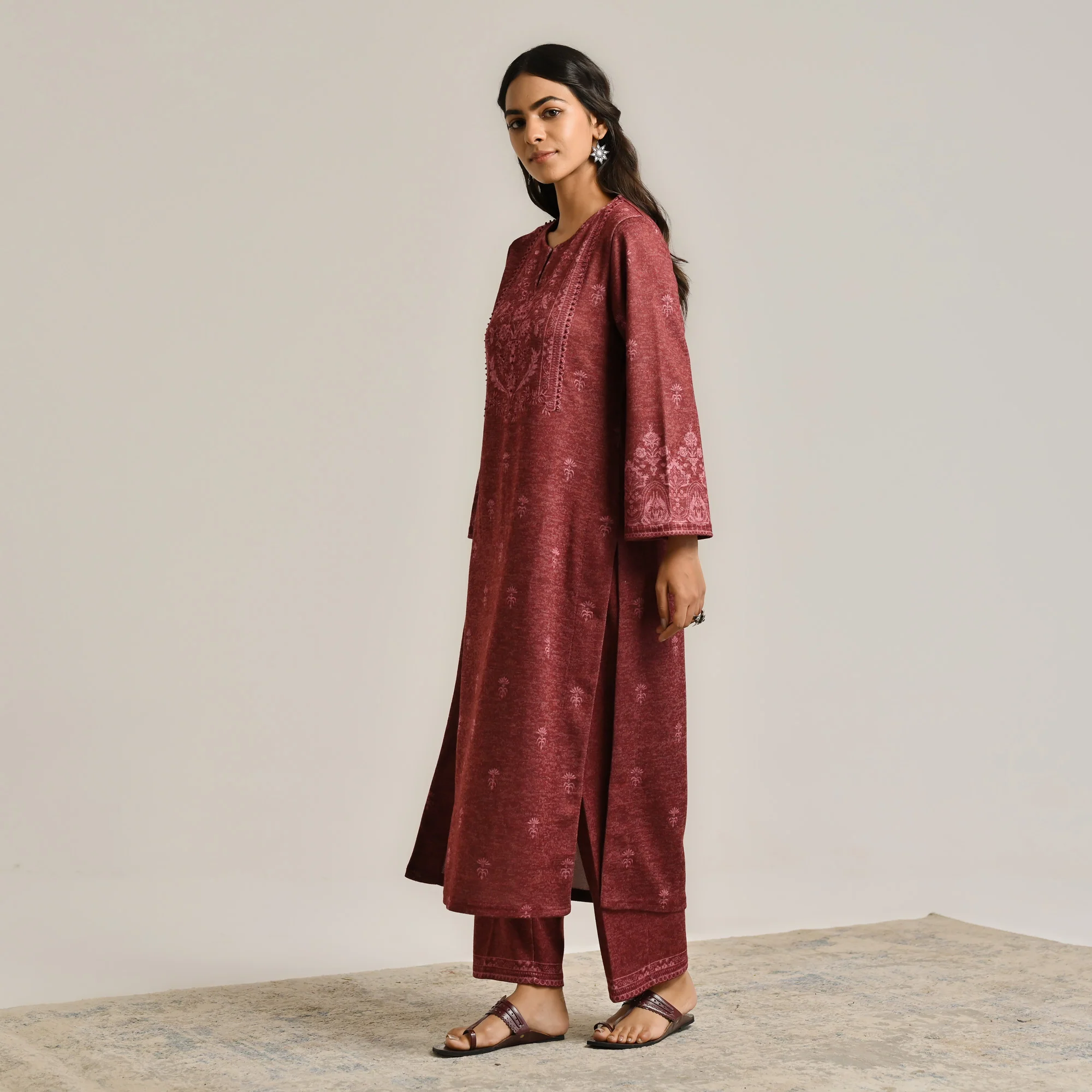 Maroon Contemporary Embroidered Woollen Kurta - Image 5