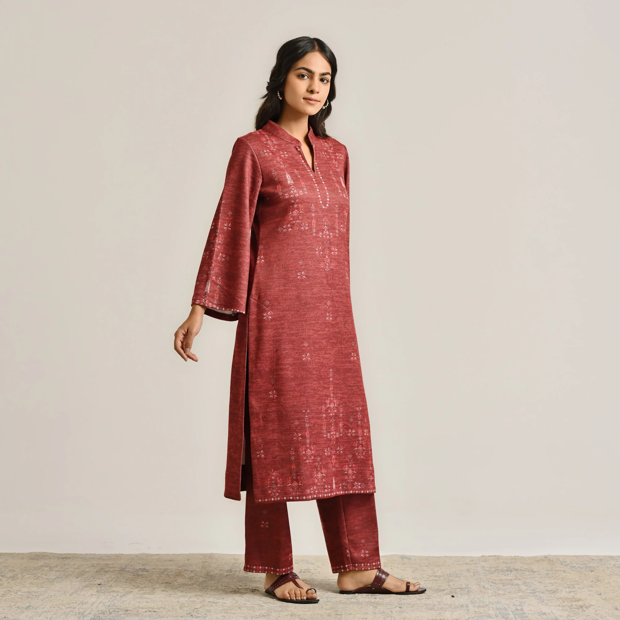 Maroon Contemporary Woollen Kurta Set - Image 3