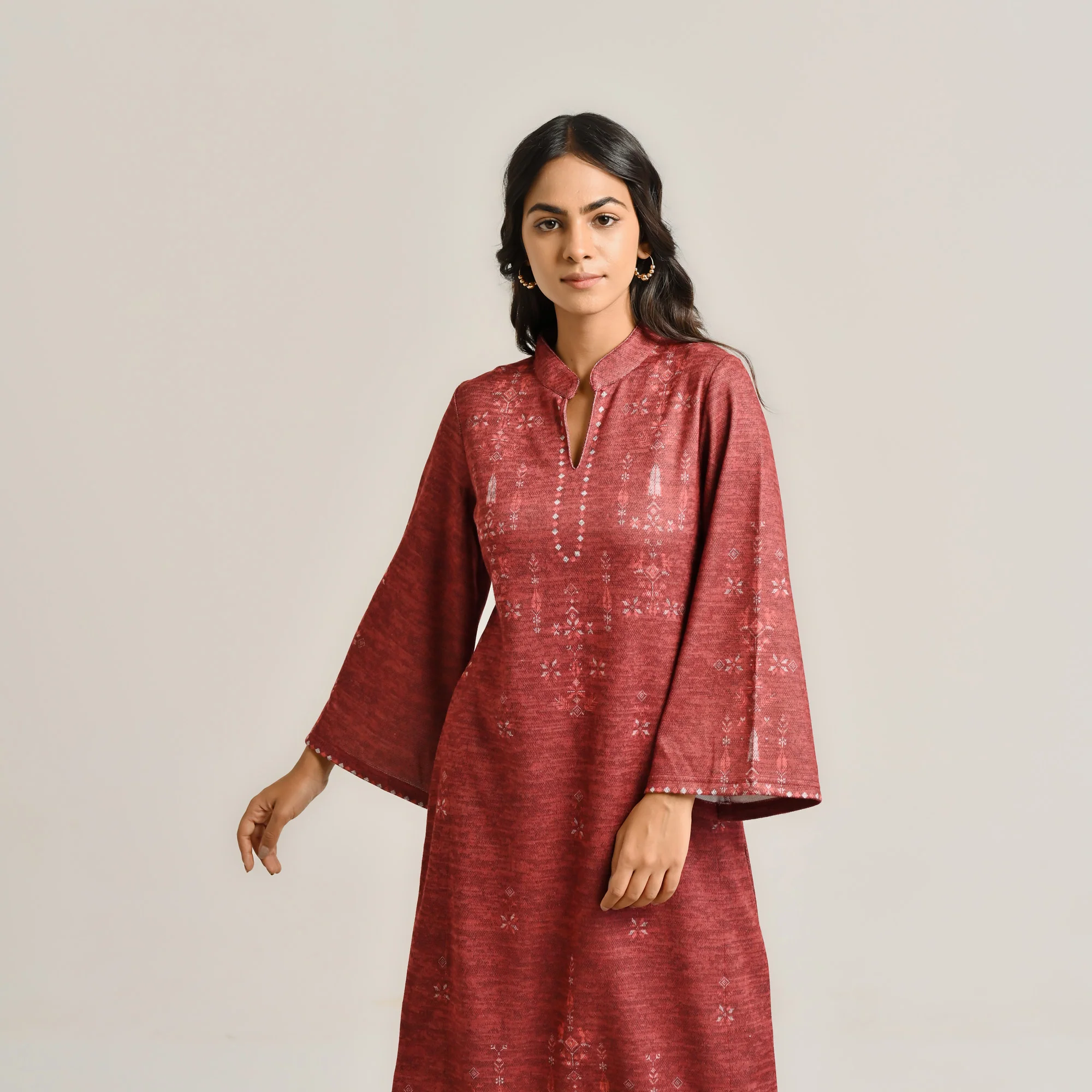 Maroon Contemporary Woollen Kurta Set - Image 4