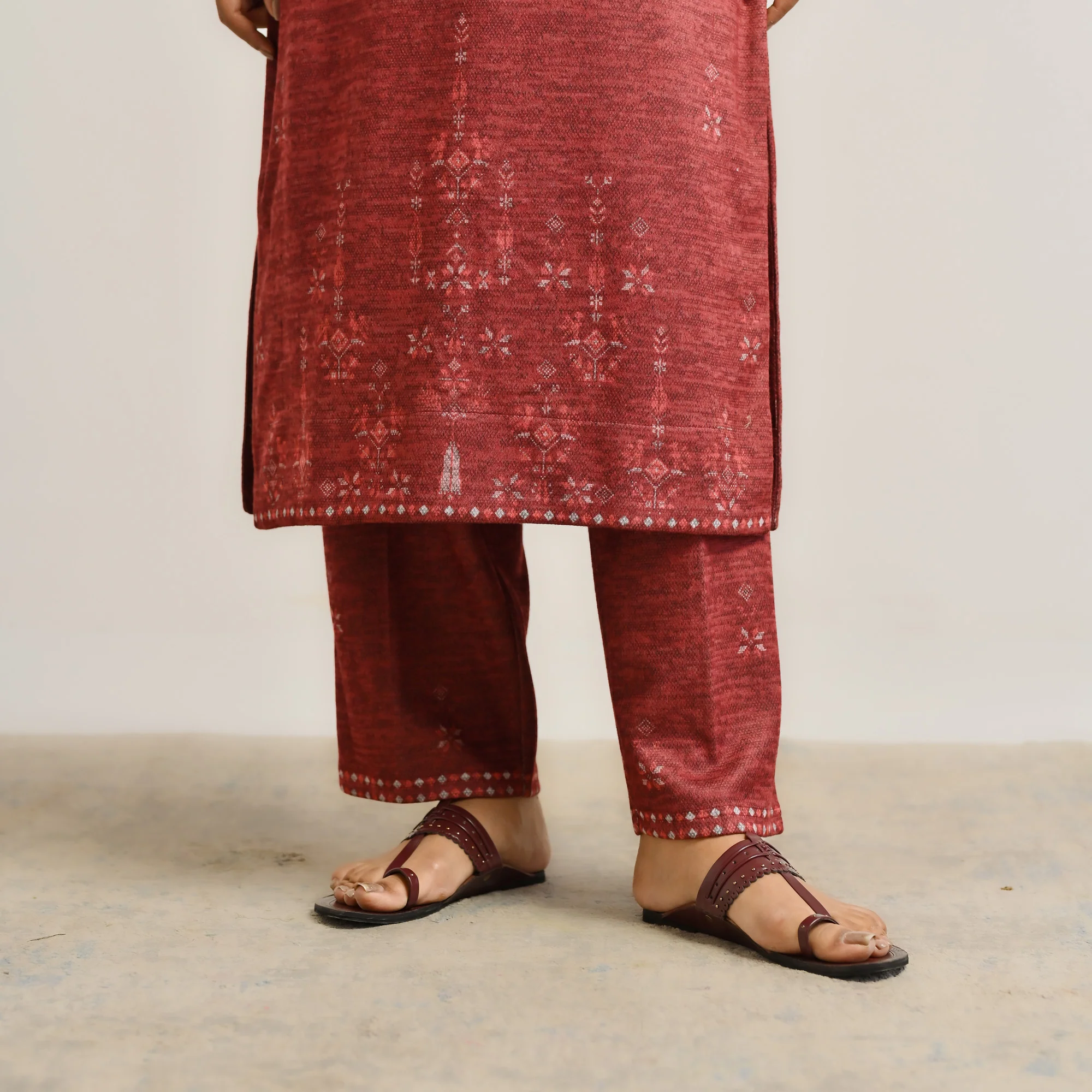 Maroon Contemporary Woollen Kurta Set - Image 7