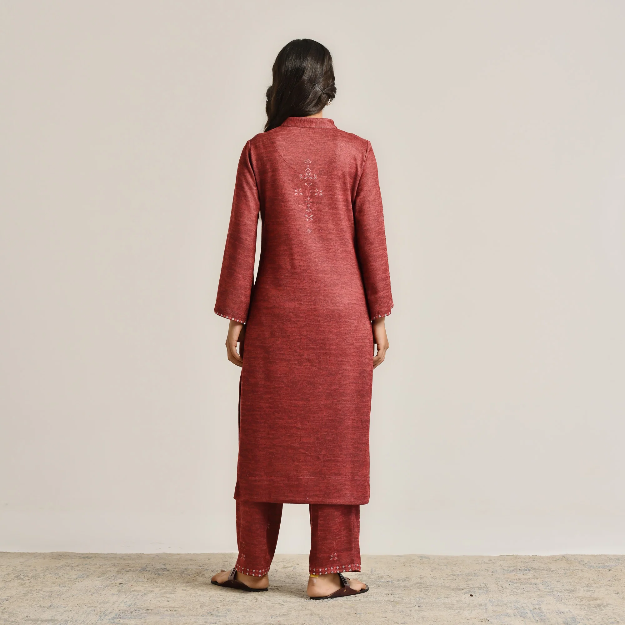 Maroon Contemporary Woollen Kurta Set - Image 8