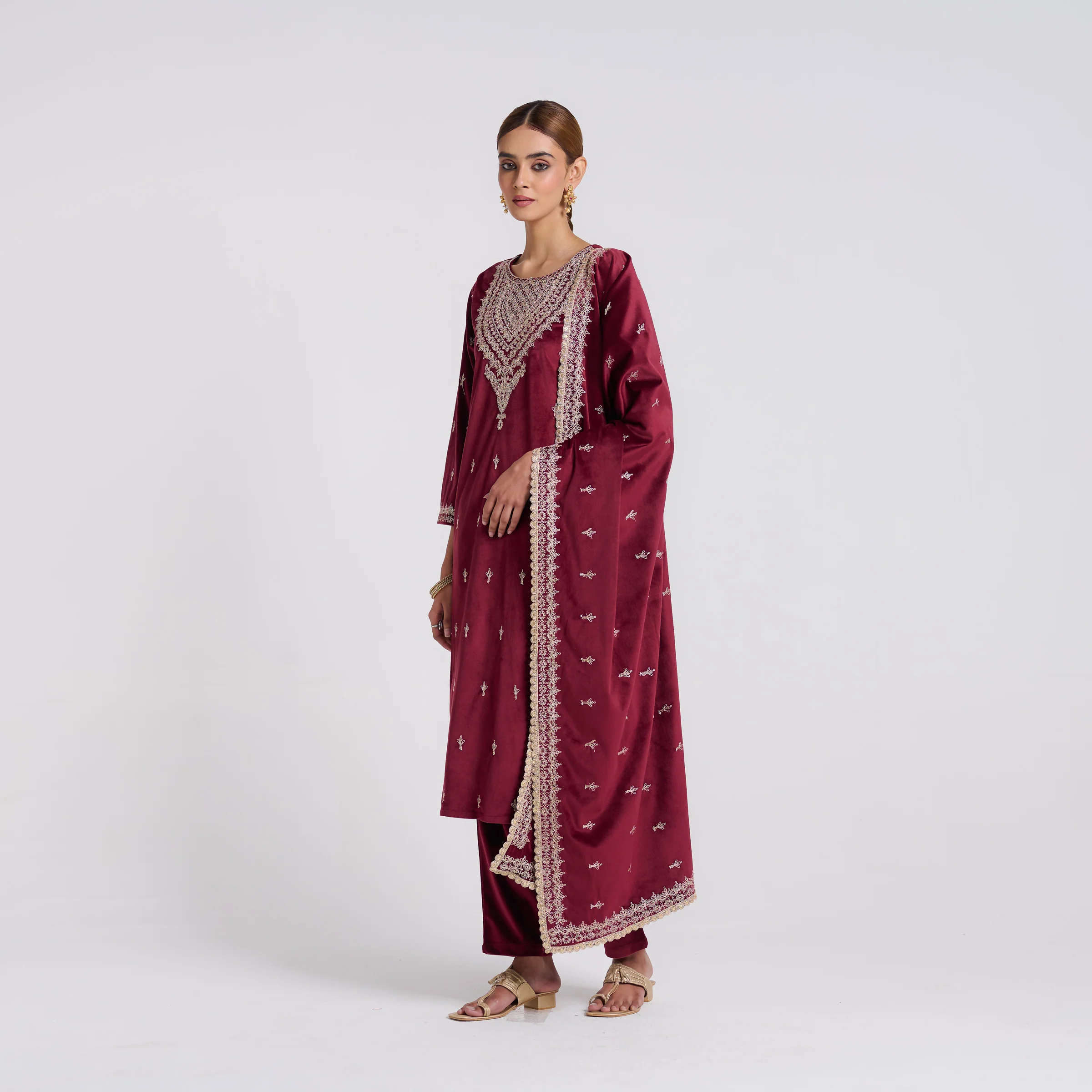 Maroon Embroidered Makhmali Velvet Set with Dupatta - Image 4