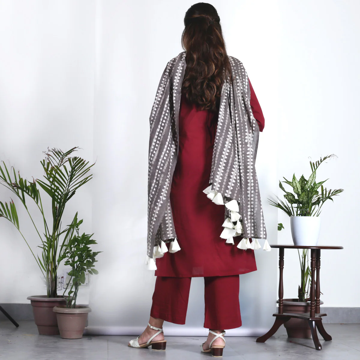 Maroon Salwar Kurta Set with Grey Dupatta - Image 9