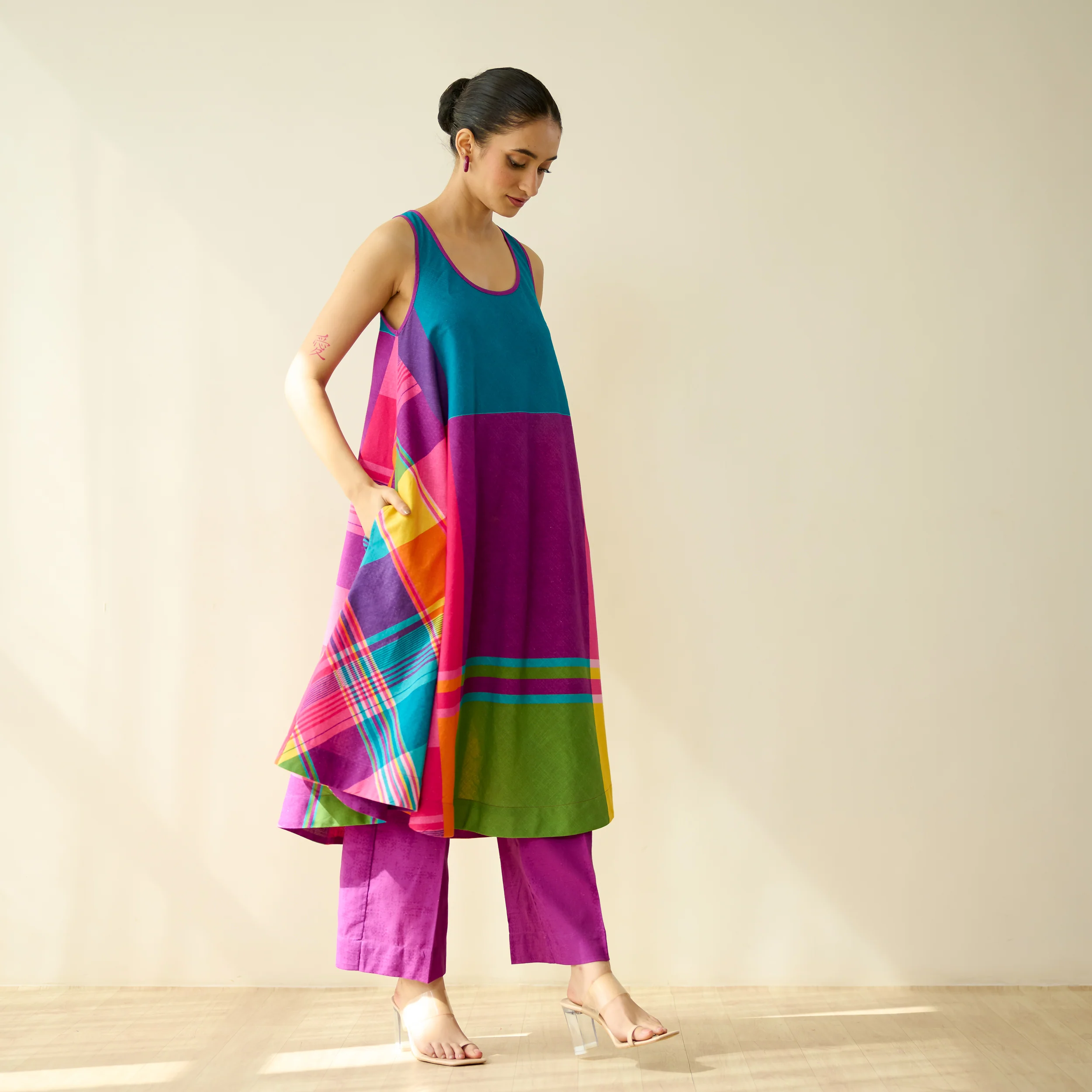 Mosaic Mood Pure Slub Cotton Kurta Set - Multicolour - Image 9