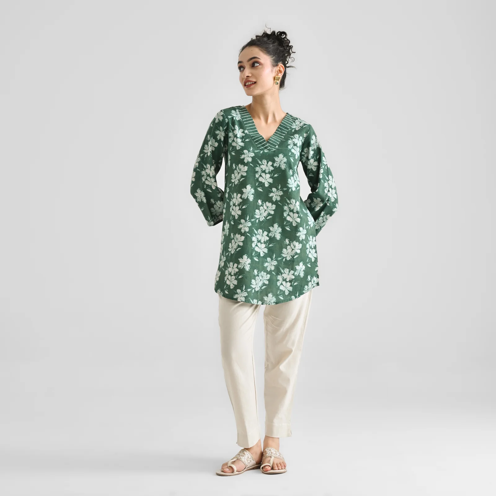 Moss Green Contemporary Dabu Inspired Cotton Tunic with V Neckline - Image 3