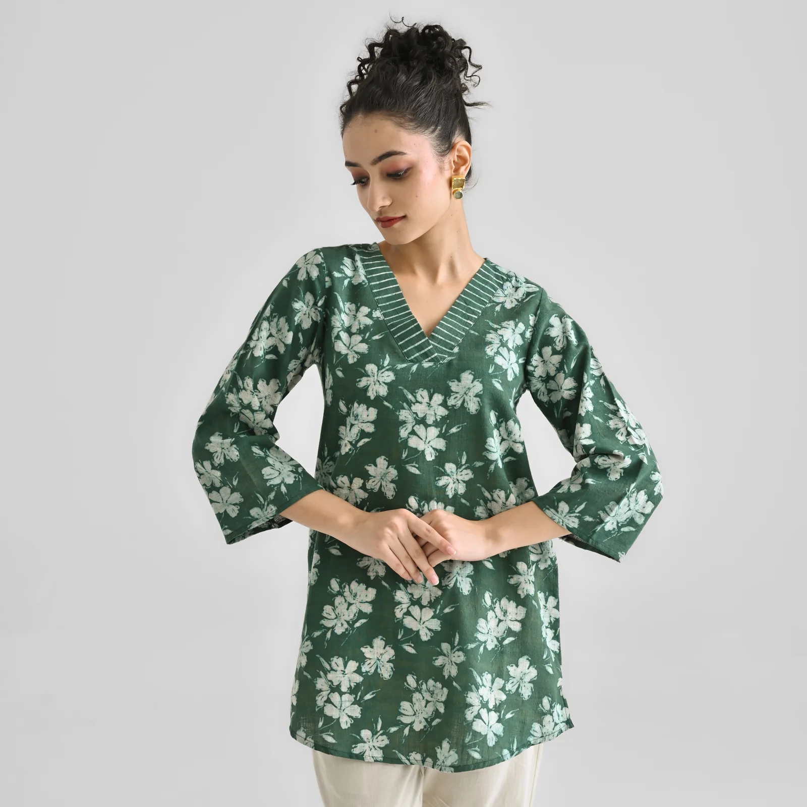 Moss Green Contemporary Dabu Inspired Cotton Tunic with V Neckline - Image 4