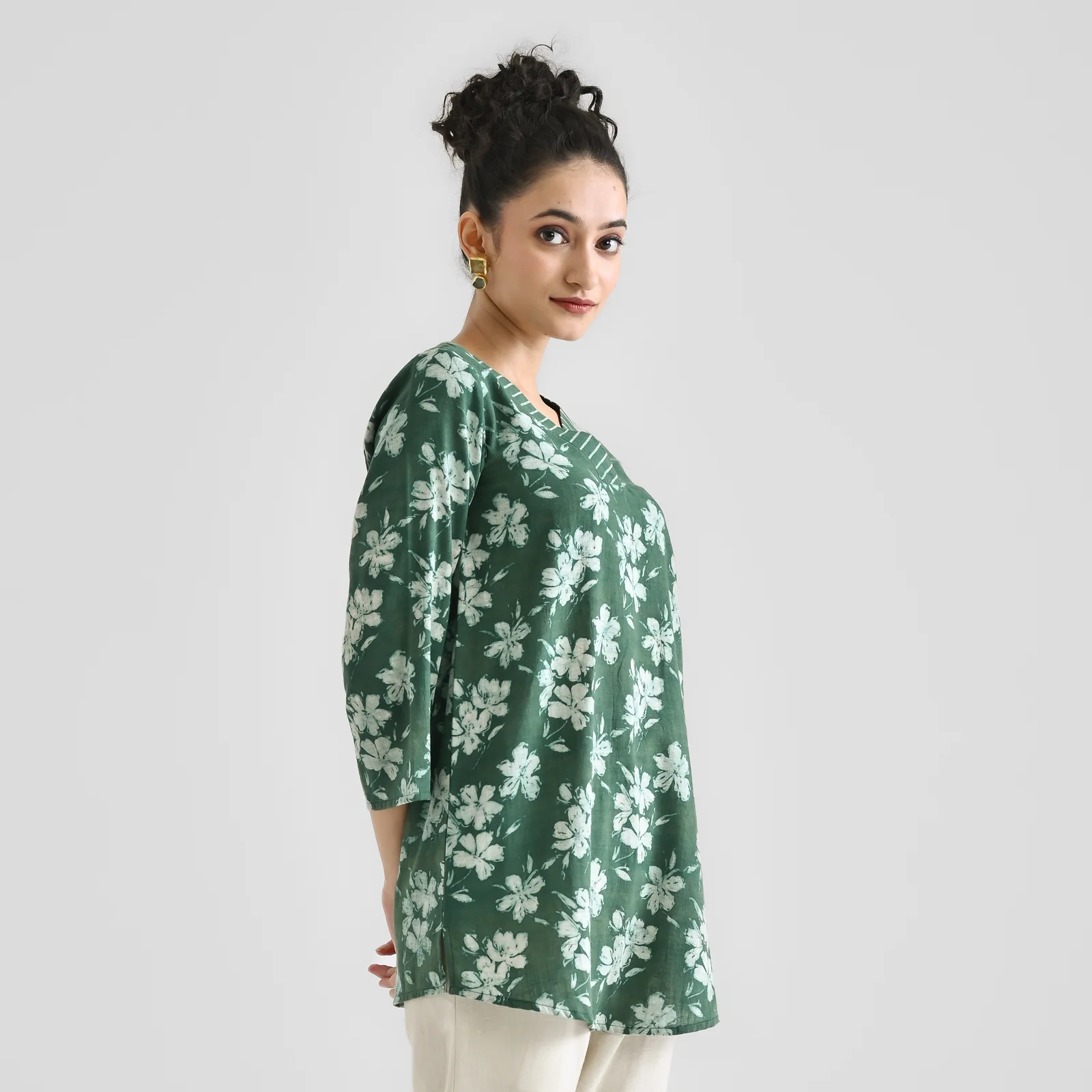 Moss Green Contemporary Dabu Inspired Cotton Tunic with V Neckline - Image 5