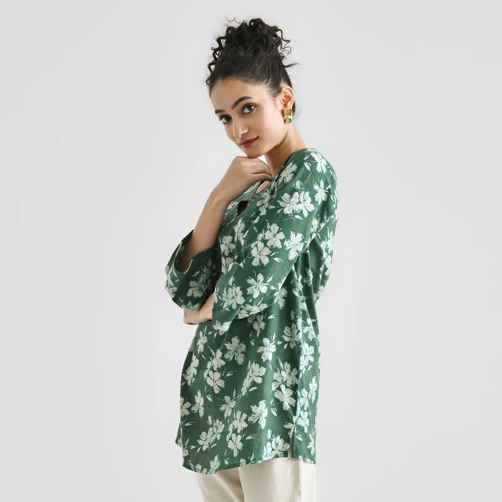 Moss Green Contemporary Dabu Inspired Cotton Tunic with V Neckline - Image 6