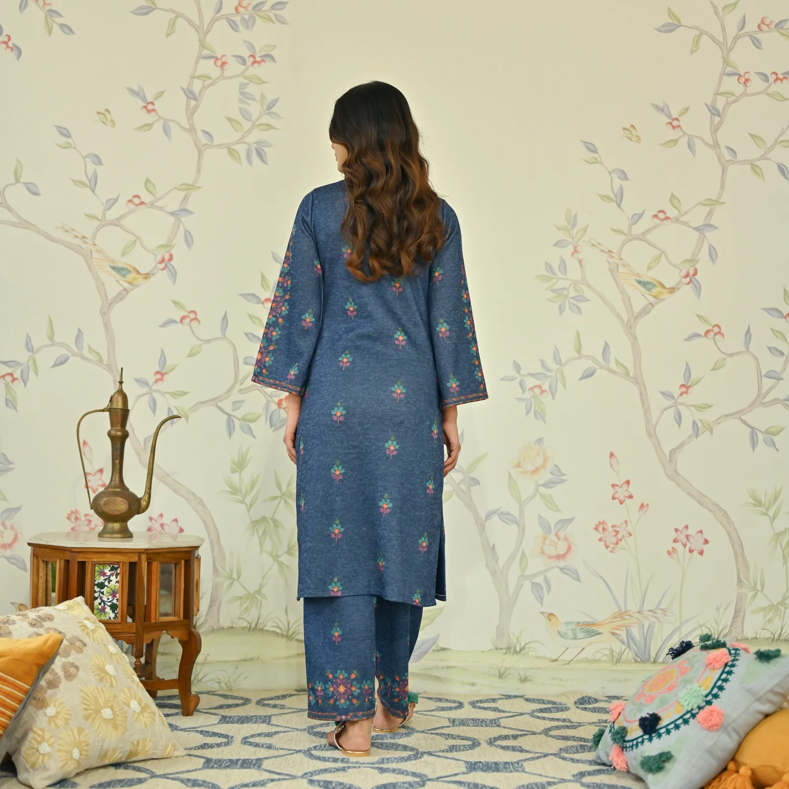 Navy Blue Geometric Floral Woollen Kurta Set with Embroidery Detail - Image 7