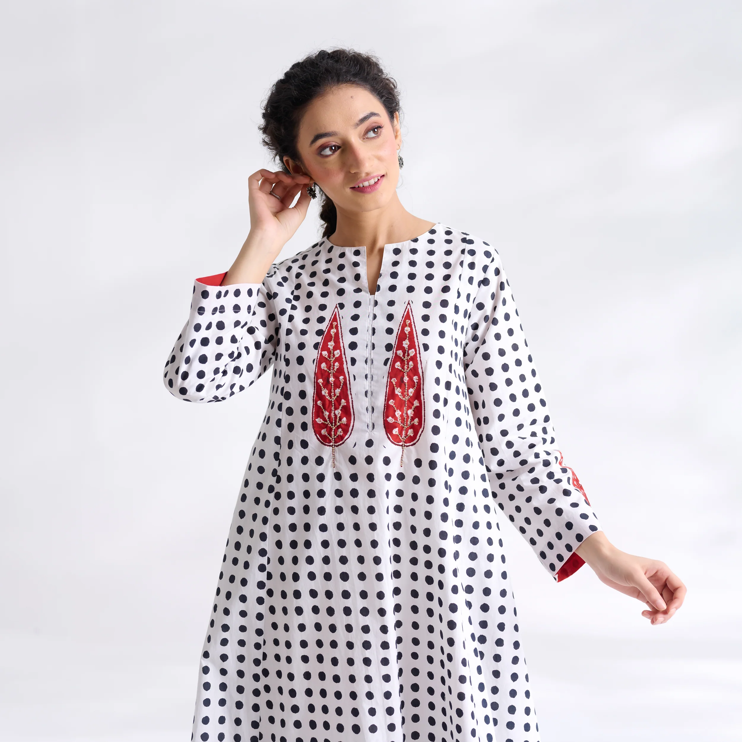 Paan Polka Hand Embroidered Kurta - Black - Image 4