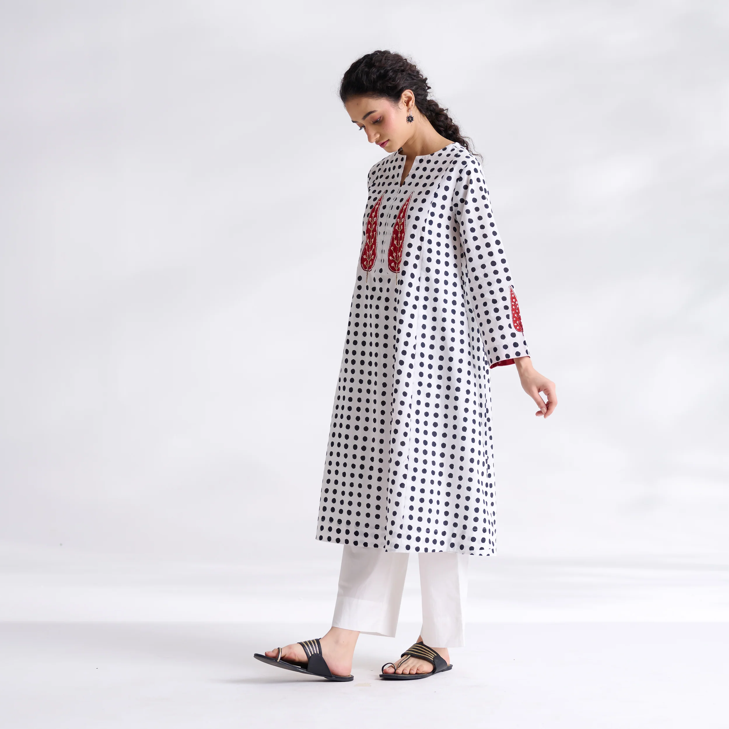Paan Polka Hand Embroidered Kurta - Black - Image 9