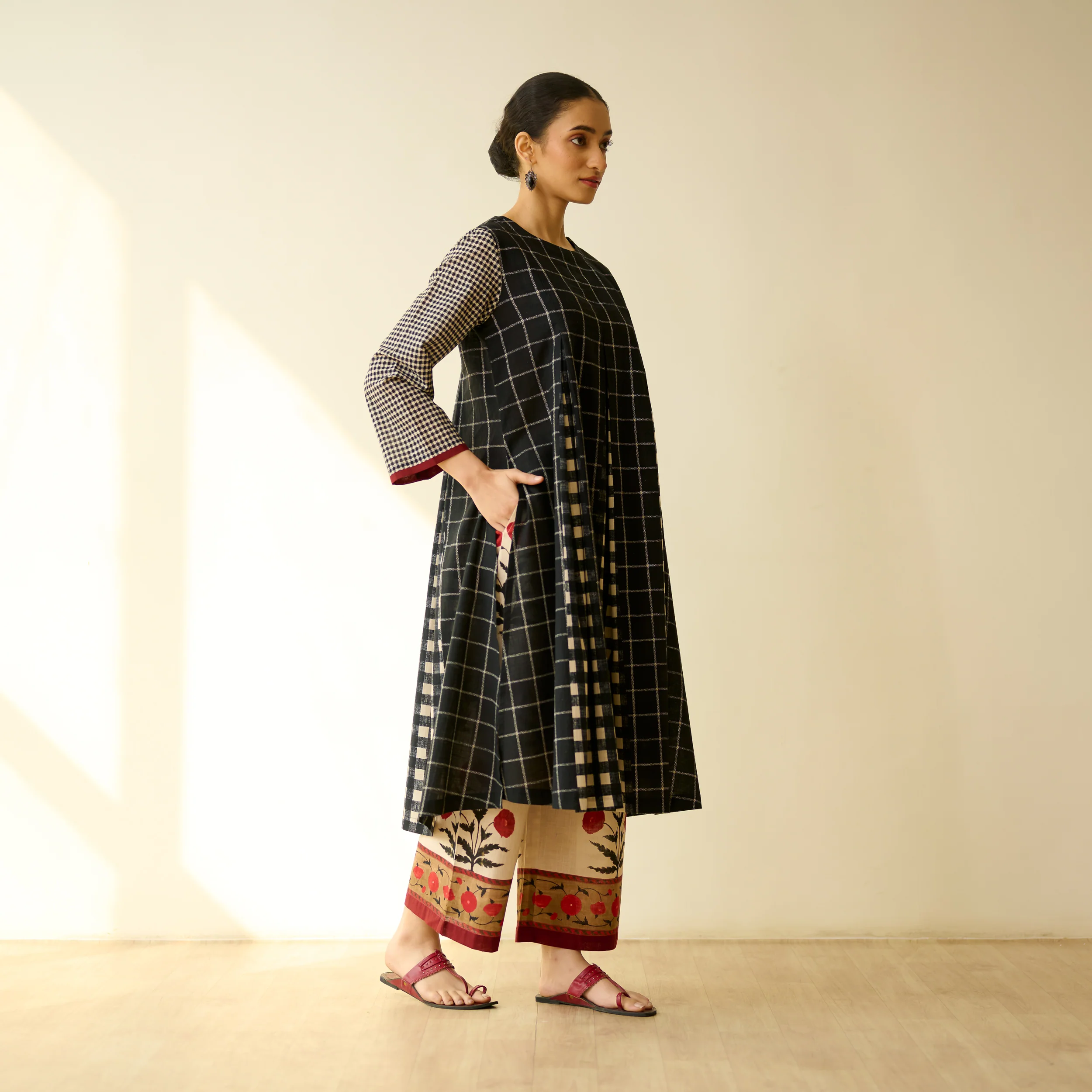 Pattern Play Fine Slub Cotton Kurta Set - Black - Image 6