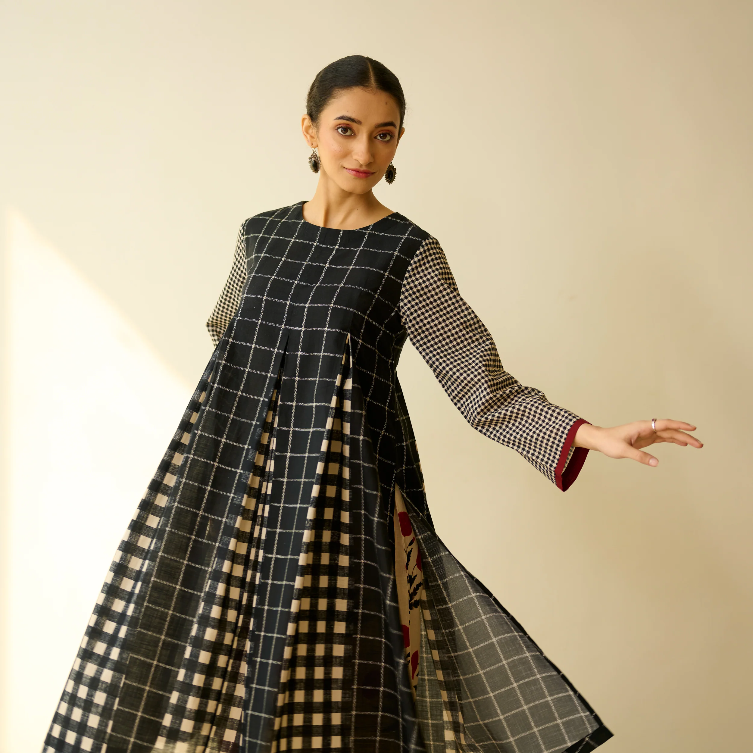 Pattern Play Fine Slub Cotton Kurta Set - Black - Image 8