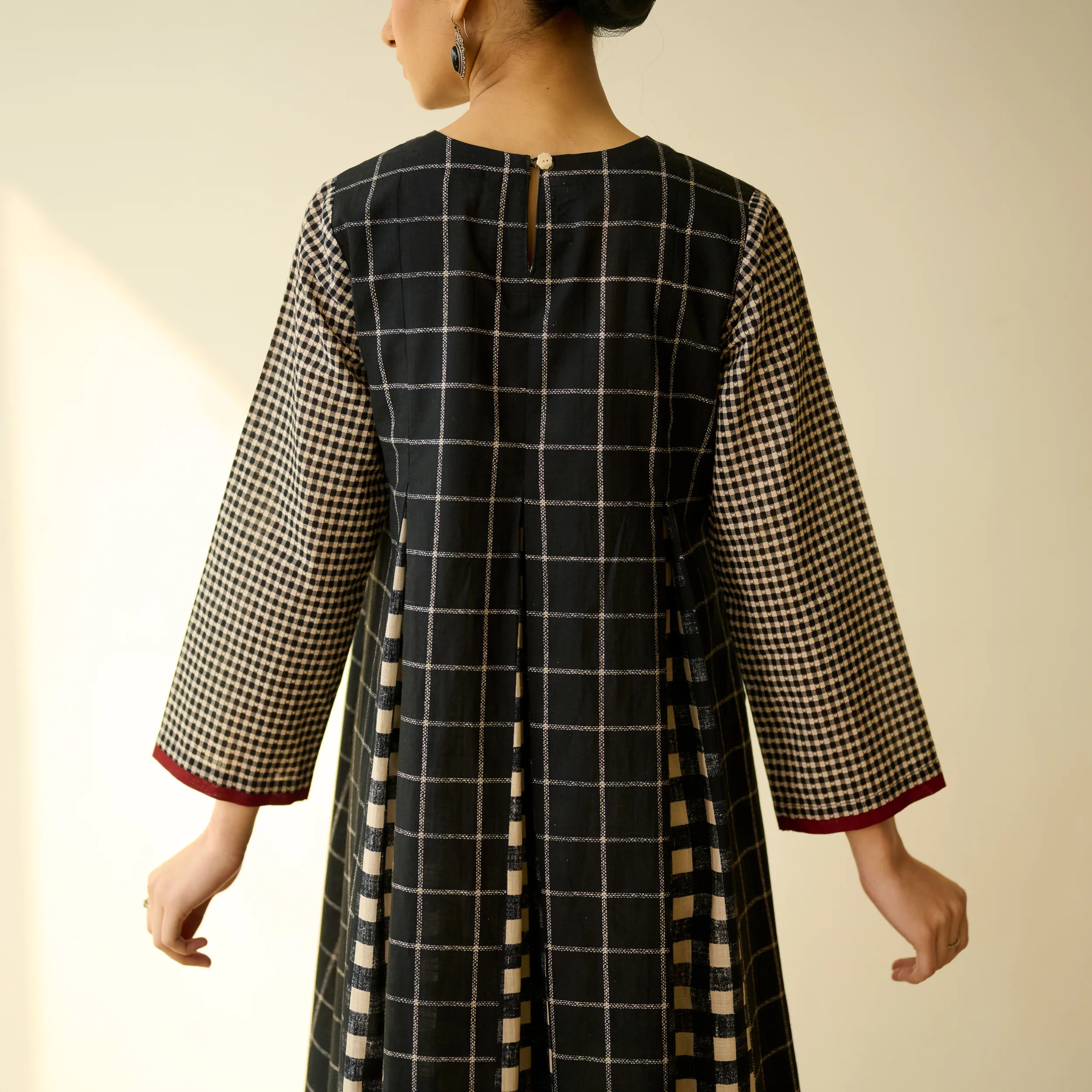 Pattern Play Fine Slub Cotton Kurta Set - Black - Image 9