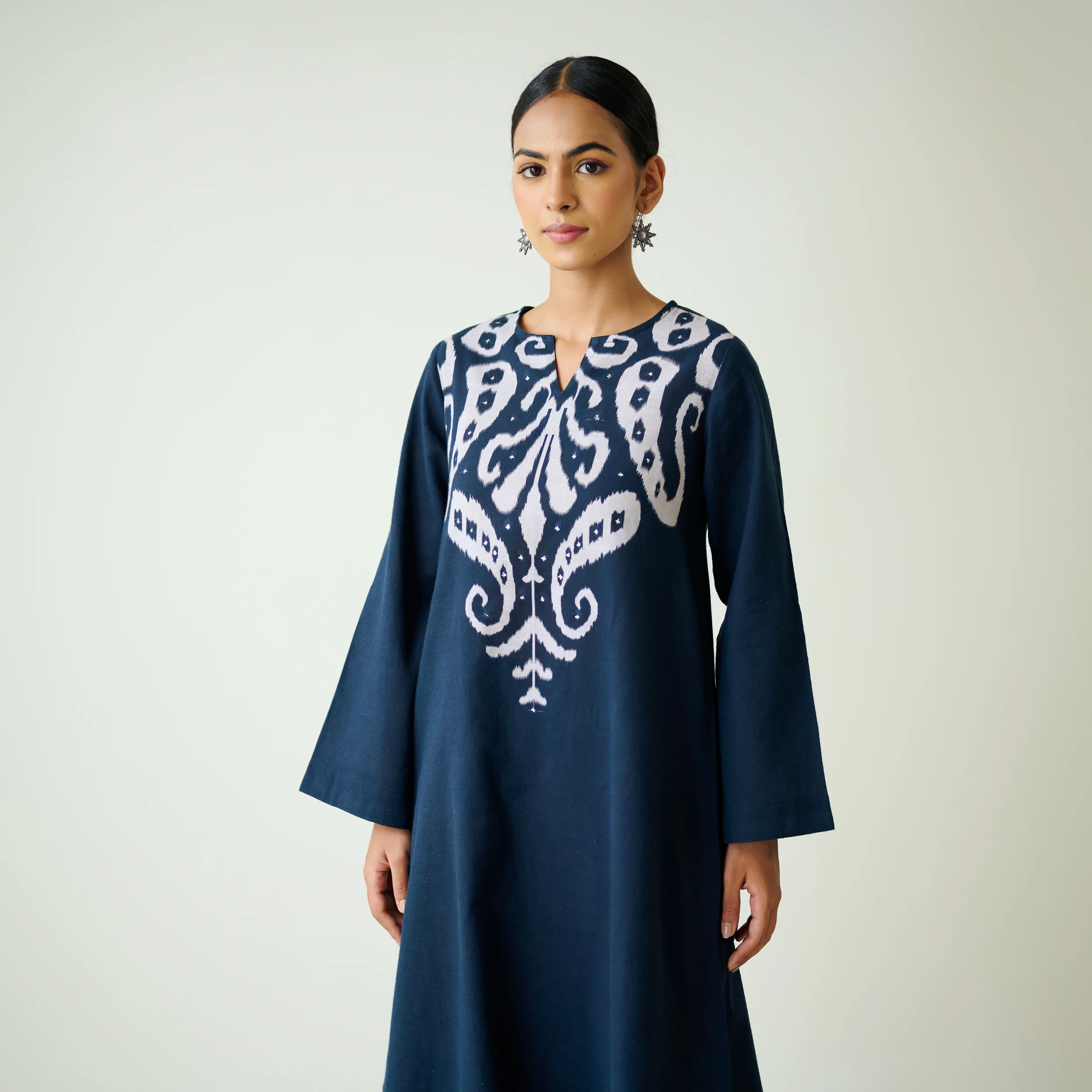 Resha Slub Cotton Kurta Set with Mukaish Work - Charcoal - Image 3