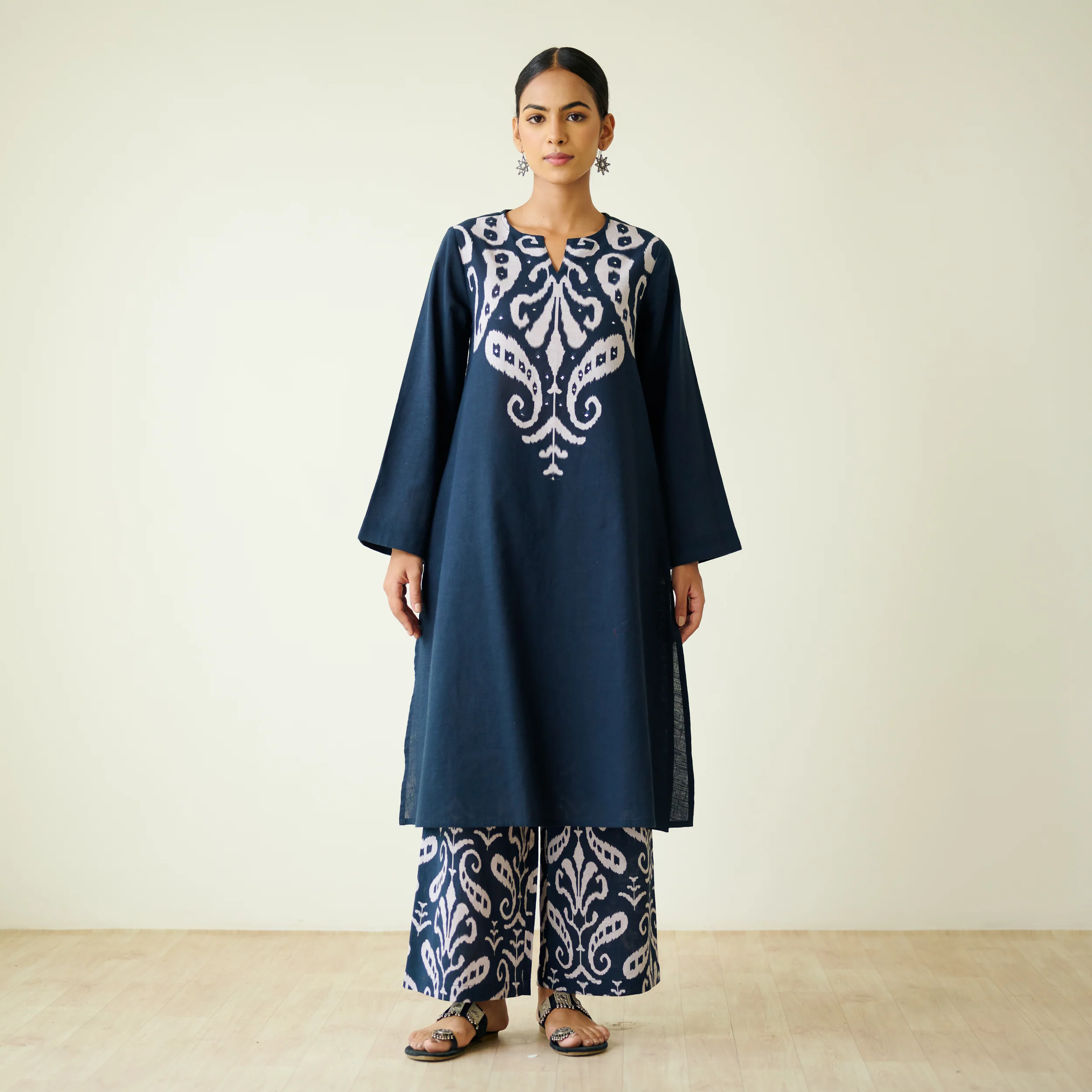 Resha Slub Cotton Kurta Set with Mukaish Work - Charcoal - Image 4