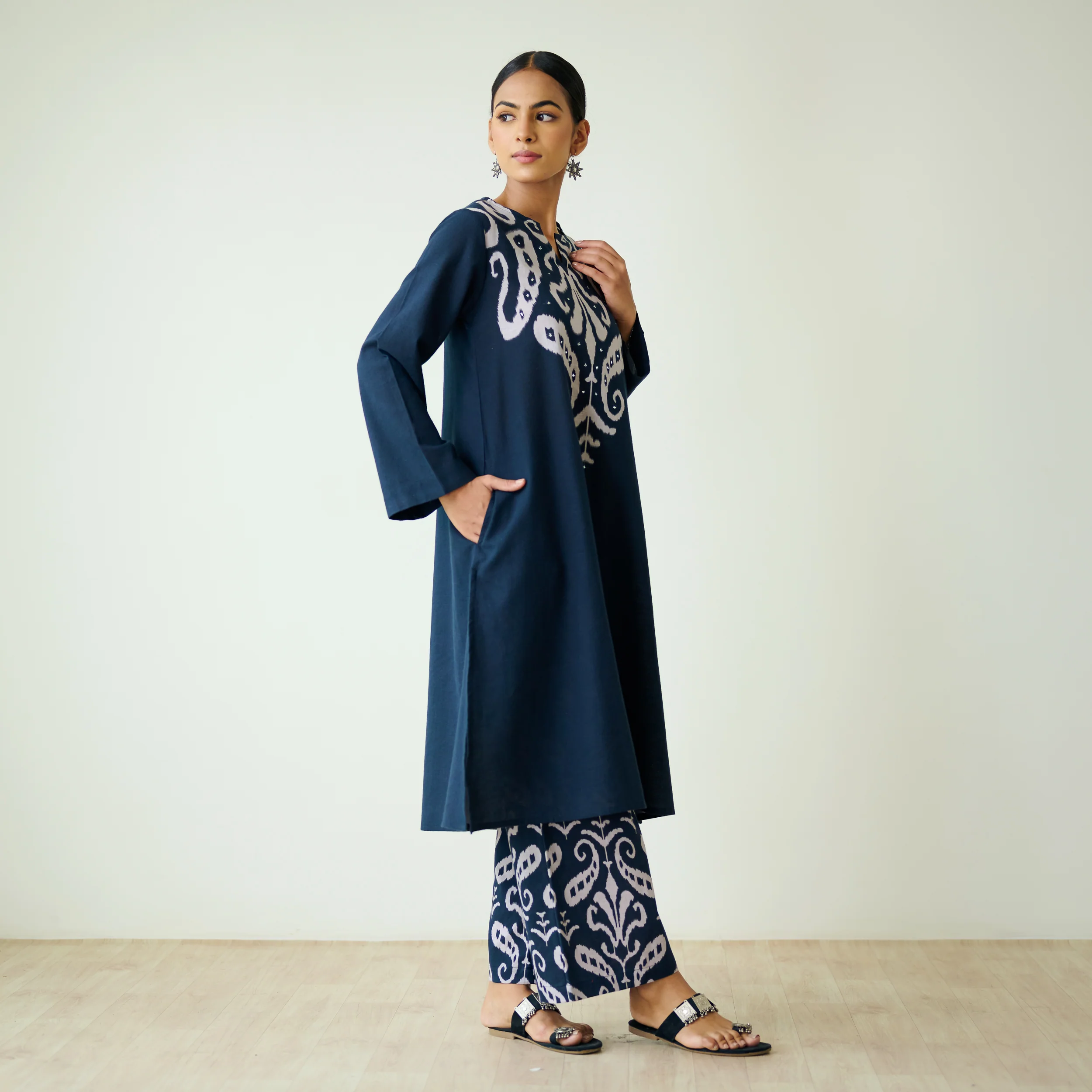 Resha Slub Cotton Kurta Set with Mukaish Work - Charcoal - Image 5