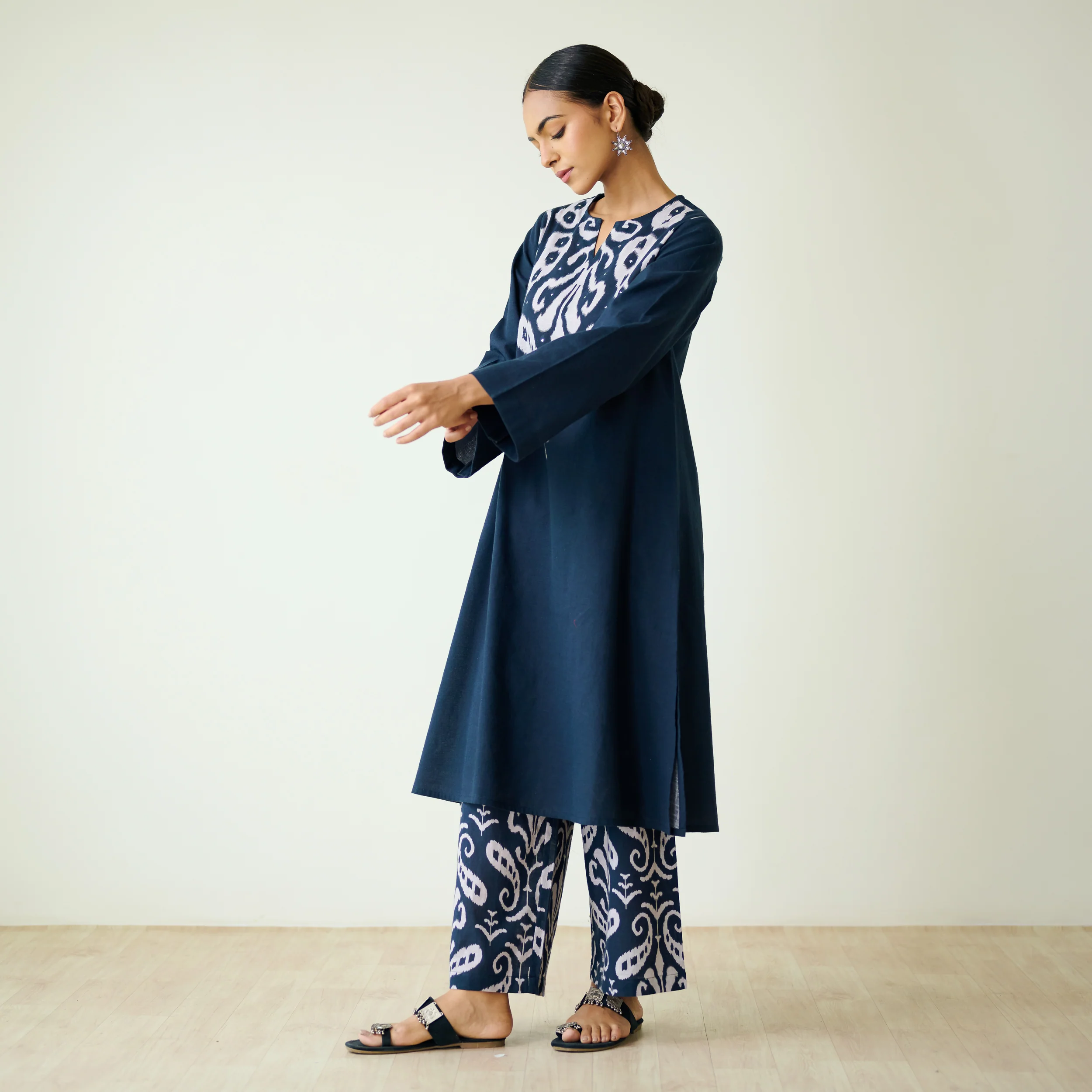 Resha Slub Cotton Kurta Set with Mukaish Work - Charcoal - Image 6