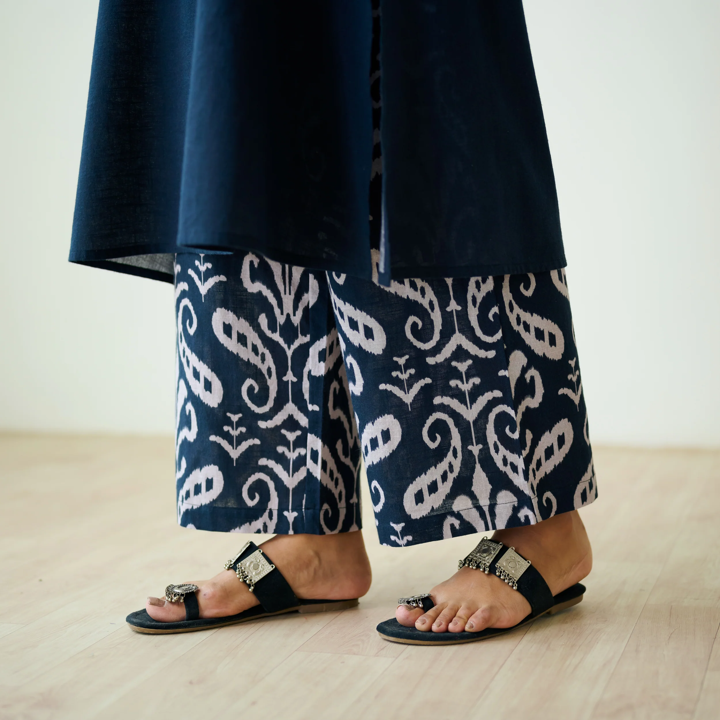 Resha Slub Cotton Kurta Set with Mukaish Work - Charcoal - Image 8